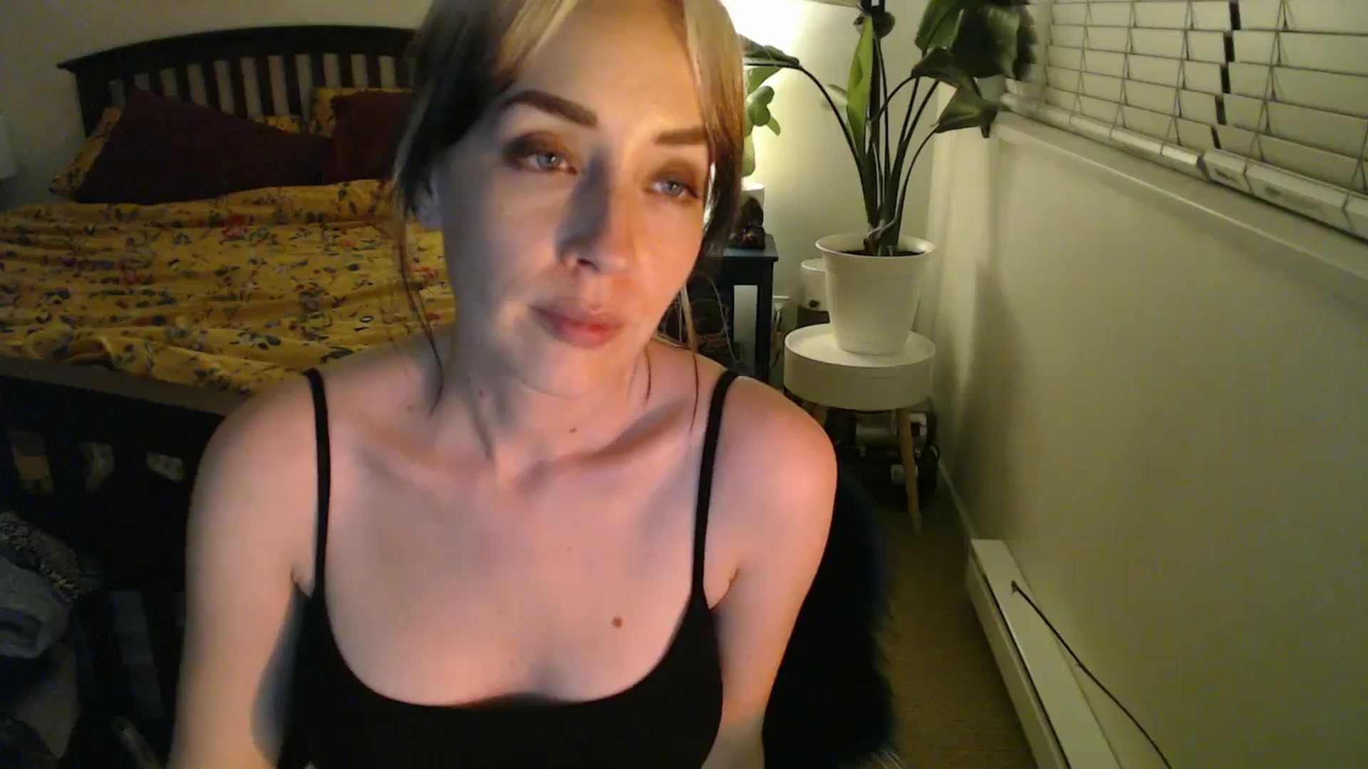Gallery image thumbnail from NahlaHoney's myfreecams stream on, 10/03/2024, 04:55 image 20 of 20