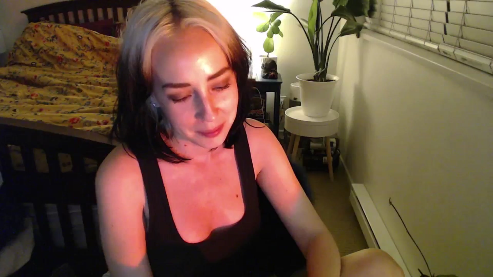 Gallery image thumbnail from NahlaHoney's myfreecams stream on, 10/08/2024, 03:51 image 8 of 20