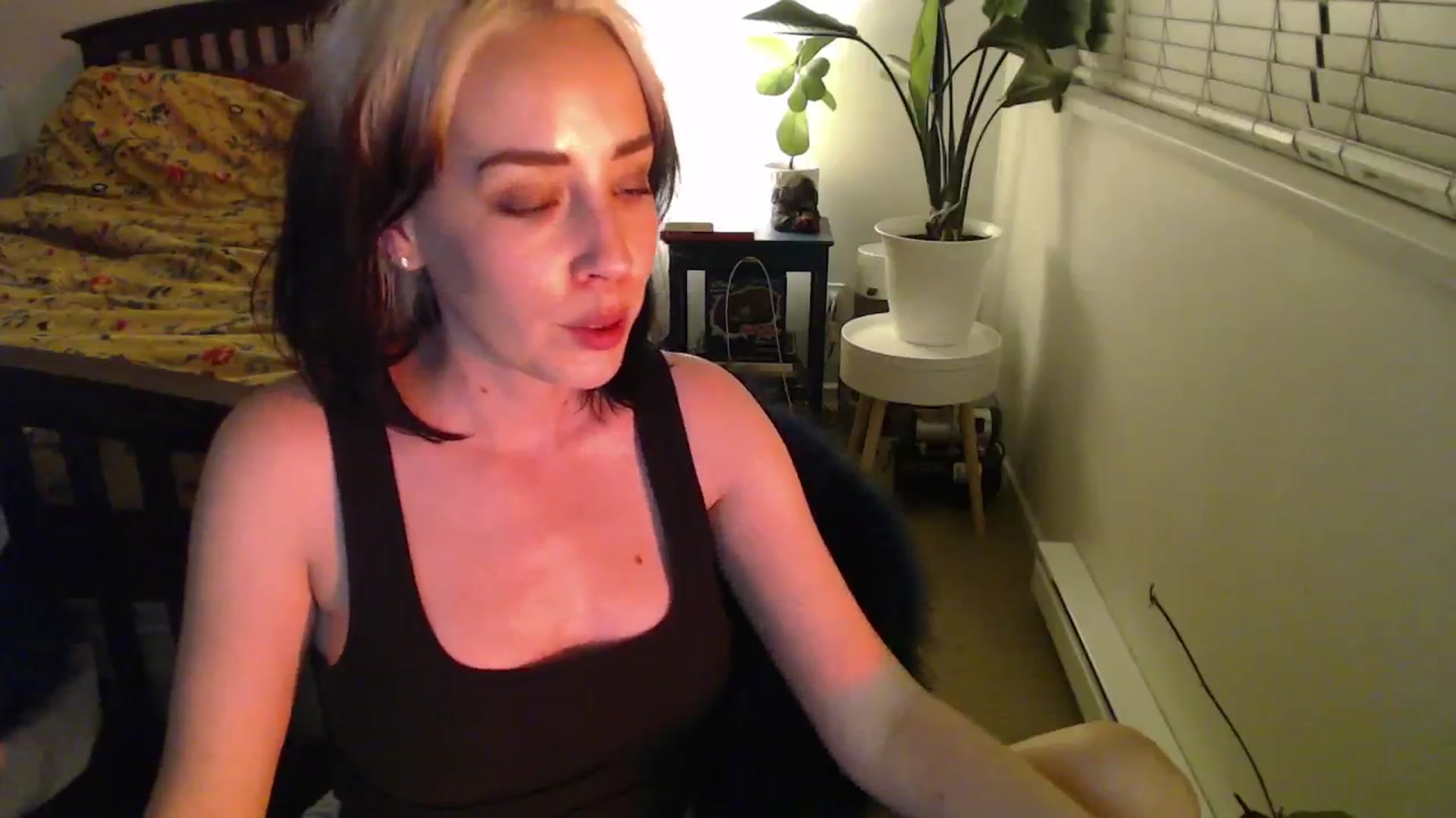 Gallery image thumbnail from NahlaHoney's myfreecams stream on, 10/08/2024, 03:51 image 7 of 20