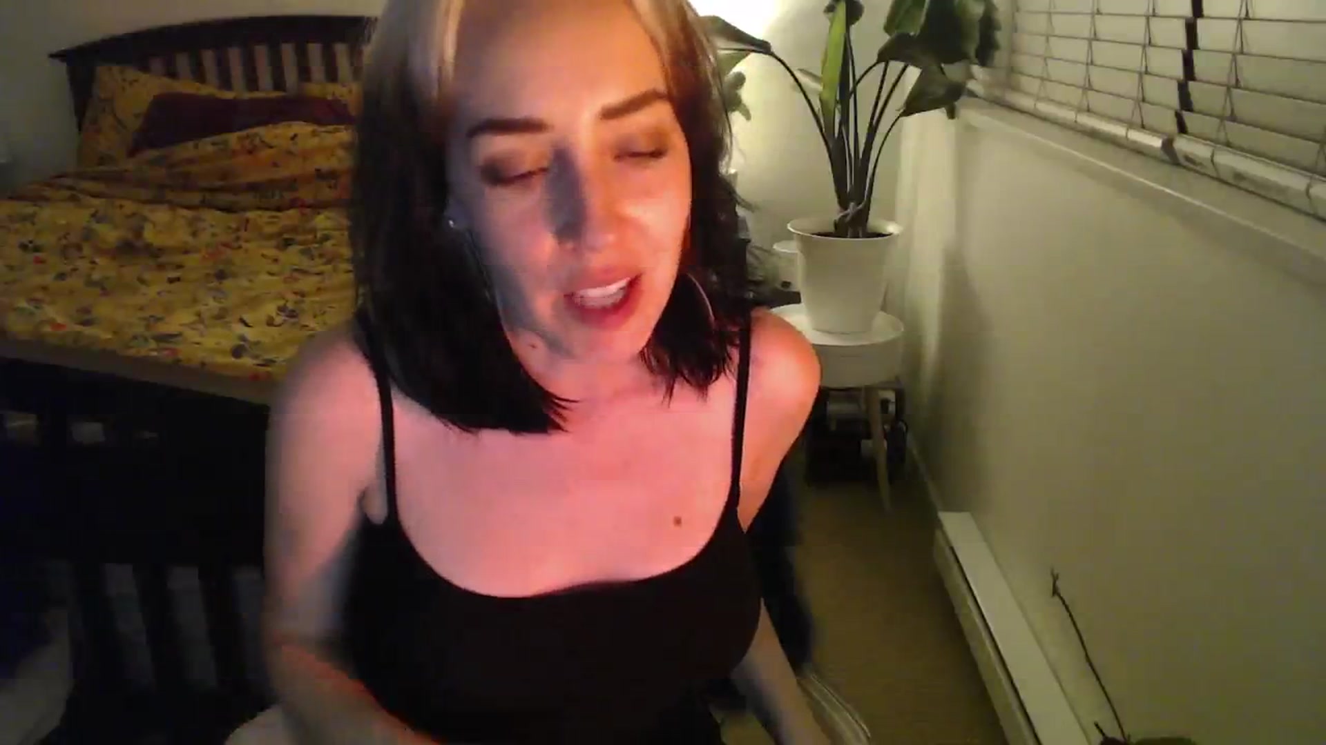 Gallery image thumbnail from NahlaHoney's myfreecams stream on, 10/15/2024, 04:01 image 2 of 20