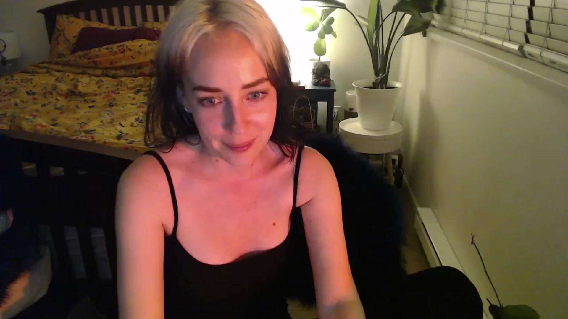 Gallery image thumbnail from NahlaHoney's myfreecams stream on, 10/15/2024, 04:01 image 17 of 20