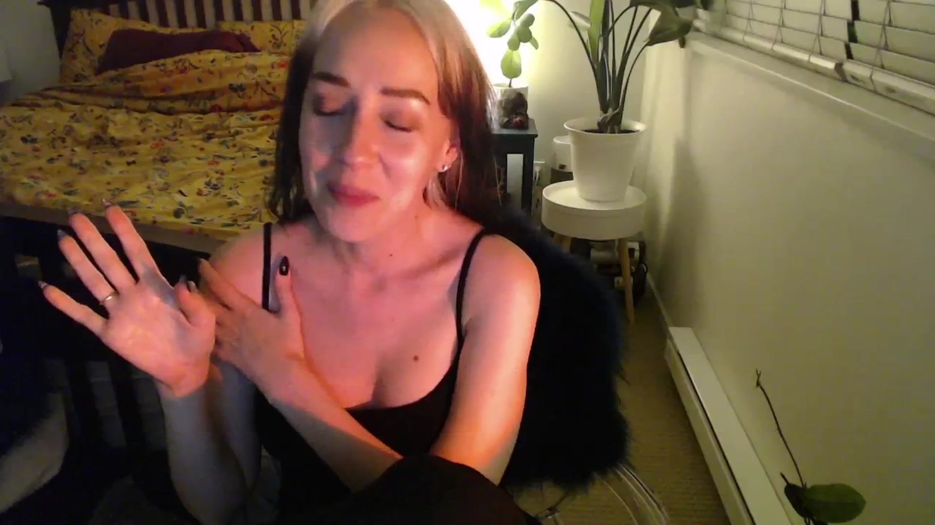 Gallery image thumbnail from NahlaHoney's myfreecams stream on, 10/15/2024, 04:01 image 9 of 20