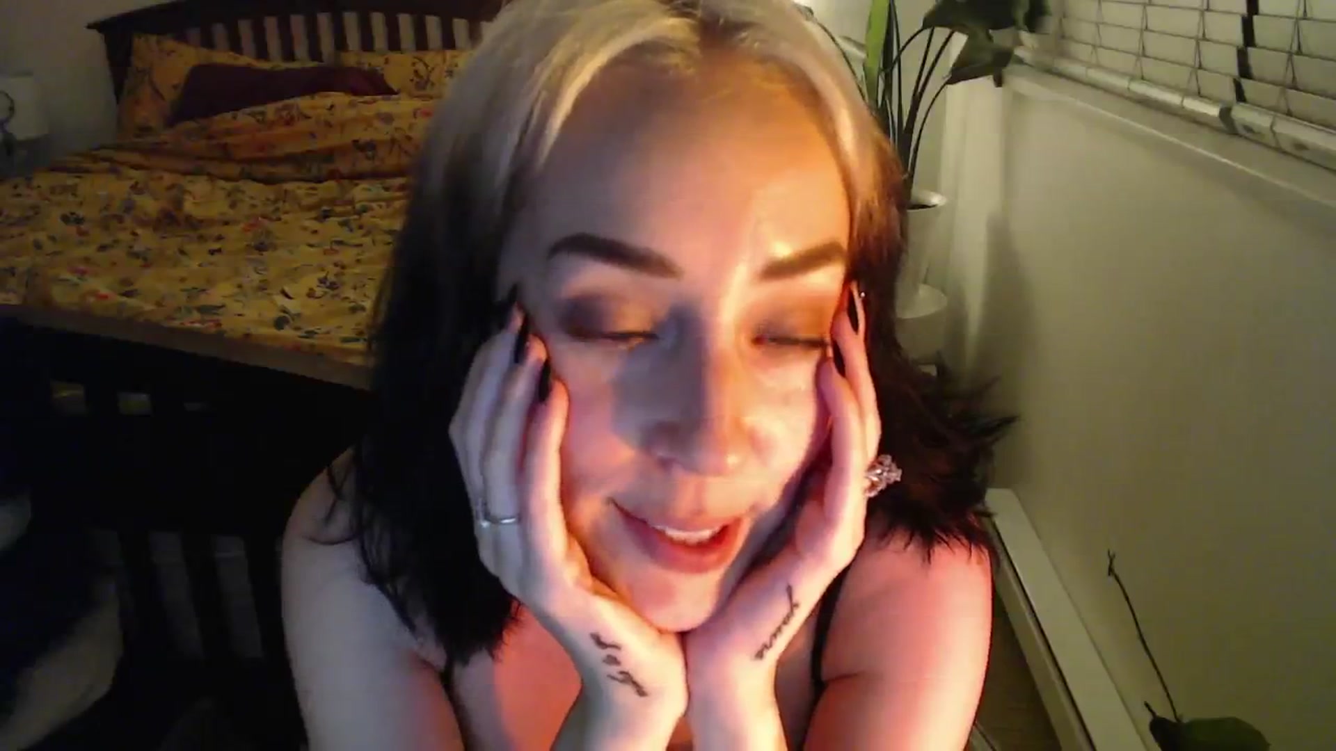 Gallery image thumbnail from NahlaHoney's myfreecams stream on, 10/15/2024, 04:01 image 19 of 20