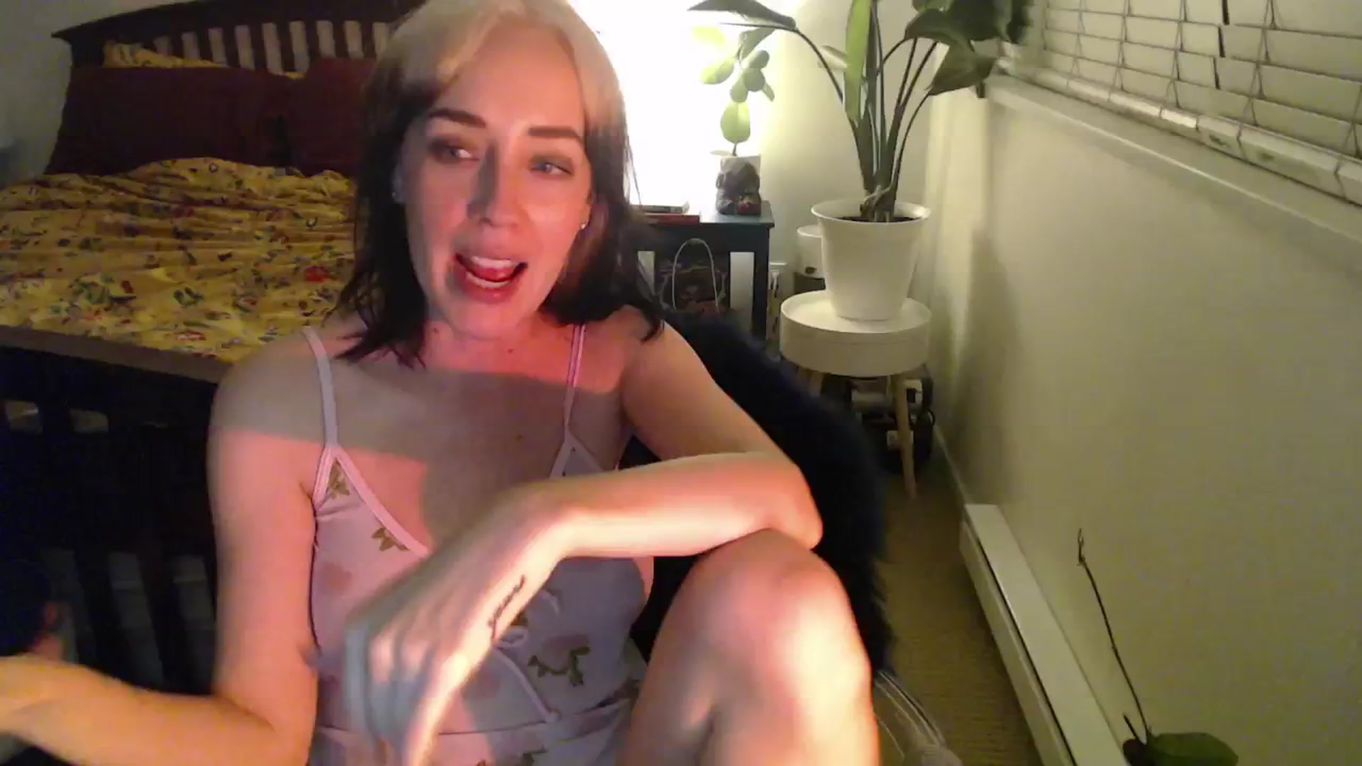 Gallery image thumbnail from NahlaHoney's myfreecams stream on, 10/17/2024, 02:20 image 17 of 20
