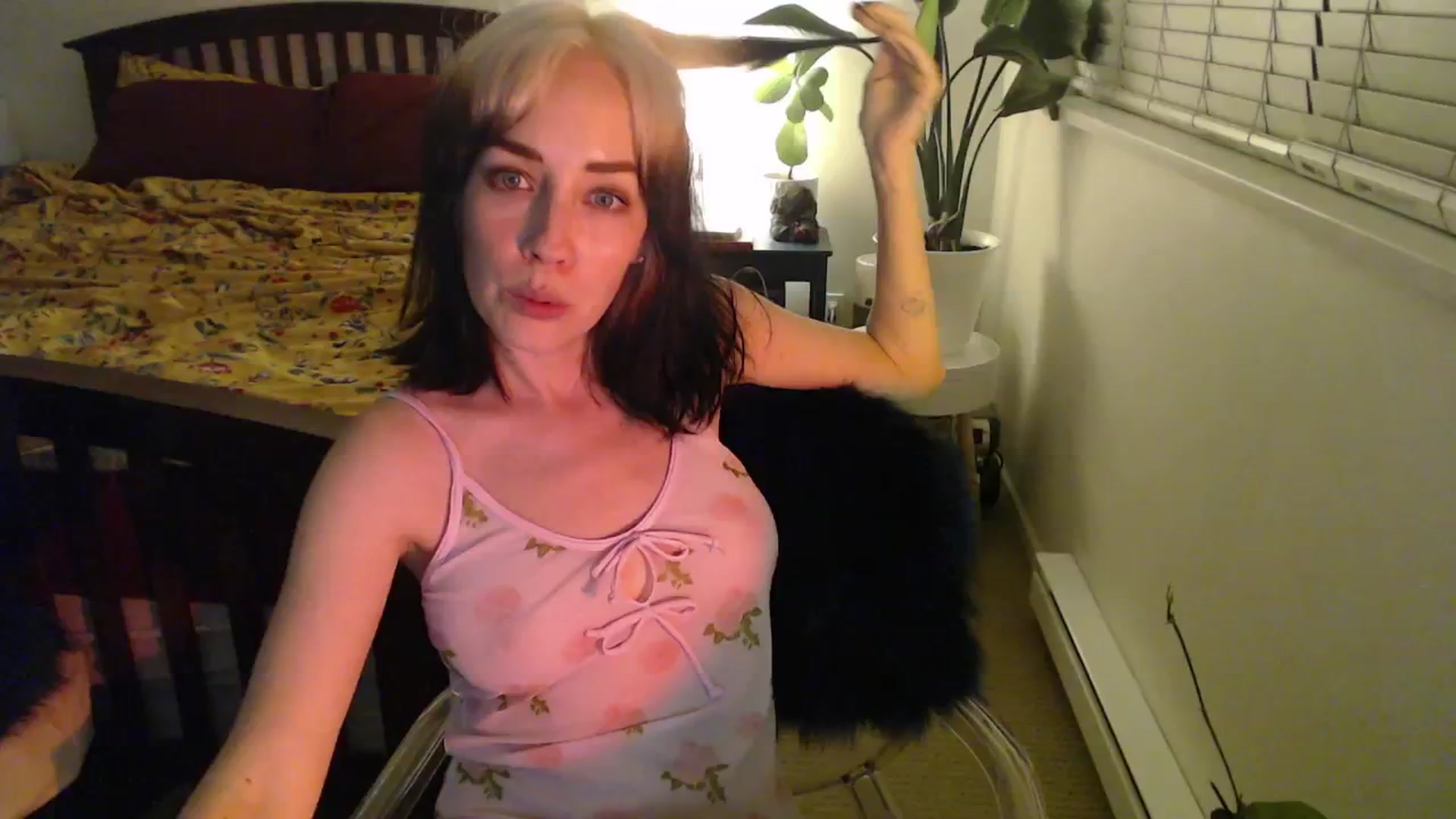 Gallery image thumbnail from NahlaHoney's myfreecams stream on, 10/17/2024, 05:11 image 20 of 20