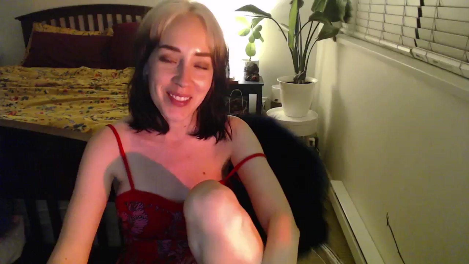Gallery image thumbnail from NahlaHoney's myfreecams stream on, 10/18/2024, 02:56 image 5 of 20
