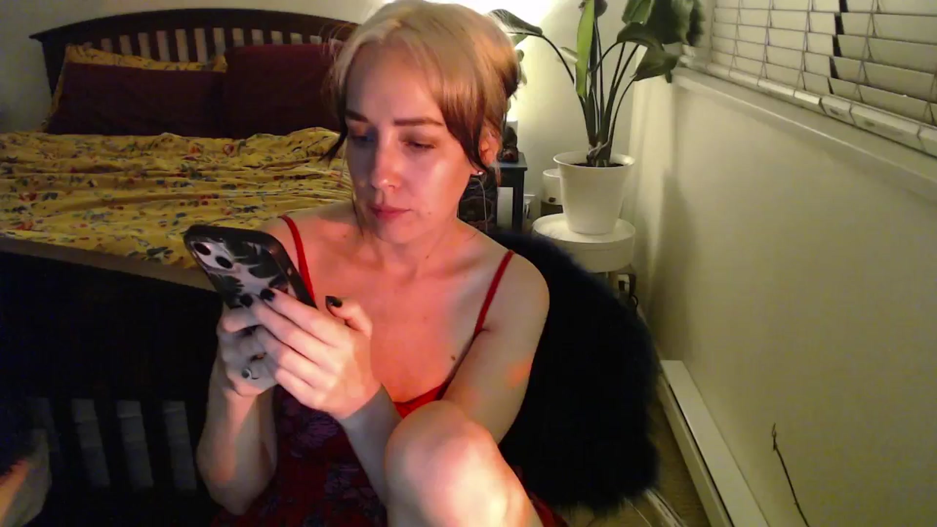 Gallery image thumbnail from NahlaHoney's myfreecams stream on, 10/18/2024, 02:56 image 15 of 20