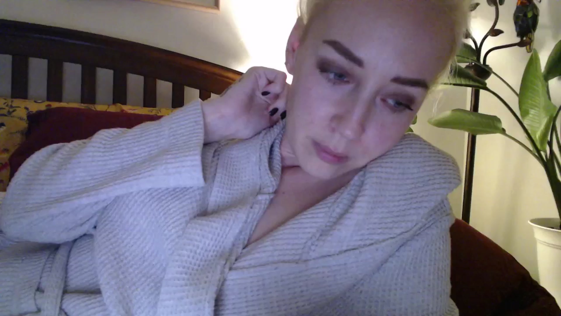 Gallery image thumbnail from NahlaHoney's myfreecams stream on, 10/21/2024, 05:45 image 12 of 20