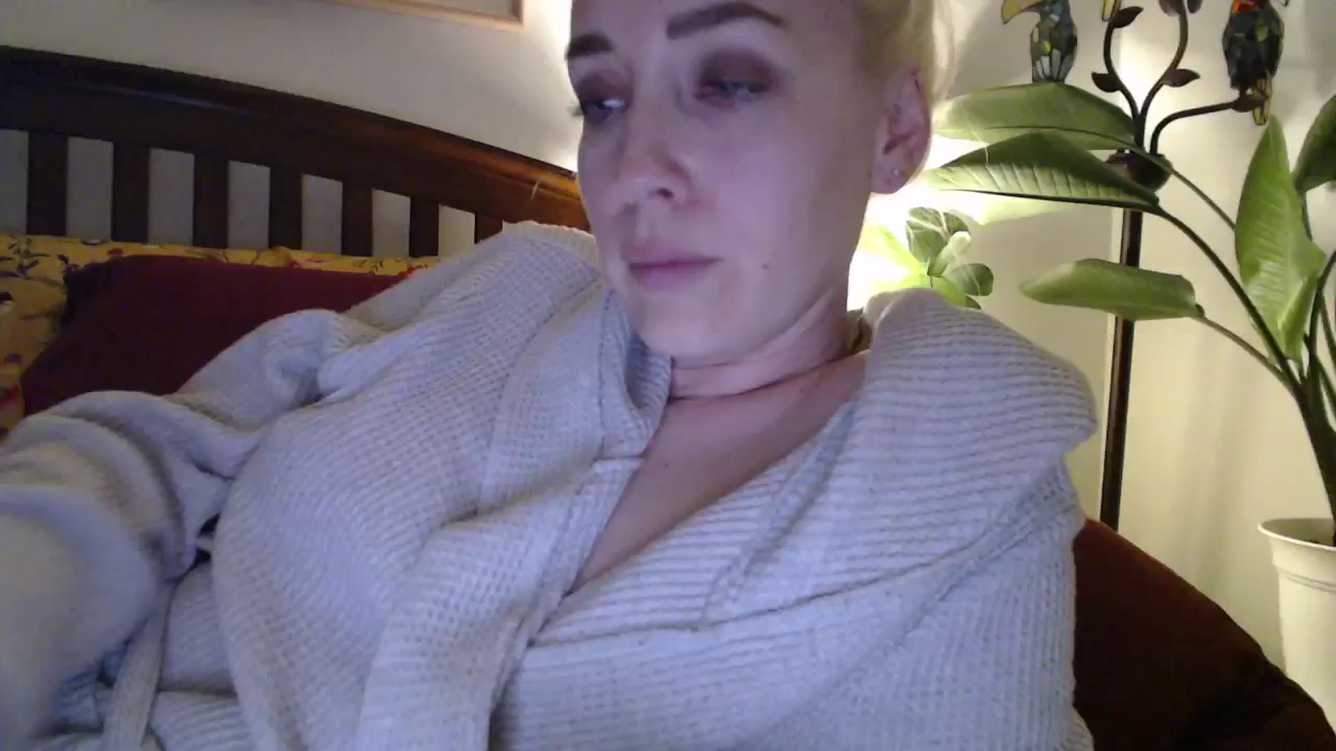 Gallery image thumbnail from NahlaHoney's myfreecams stream on, 10/21/2024, 05:45 image 10 of 20