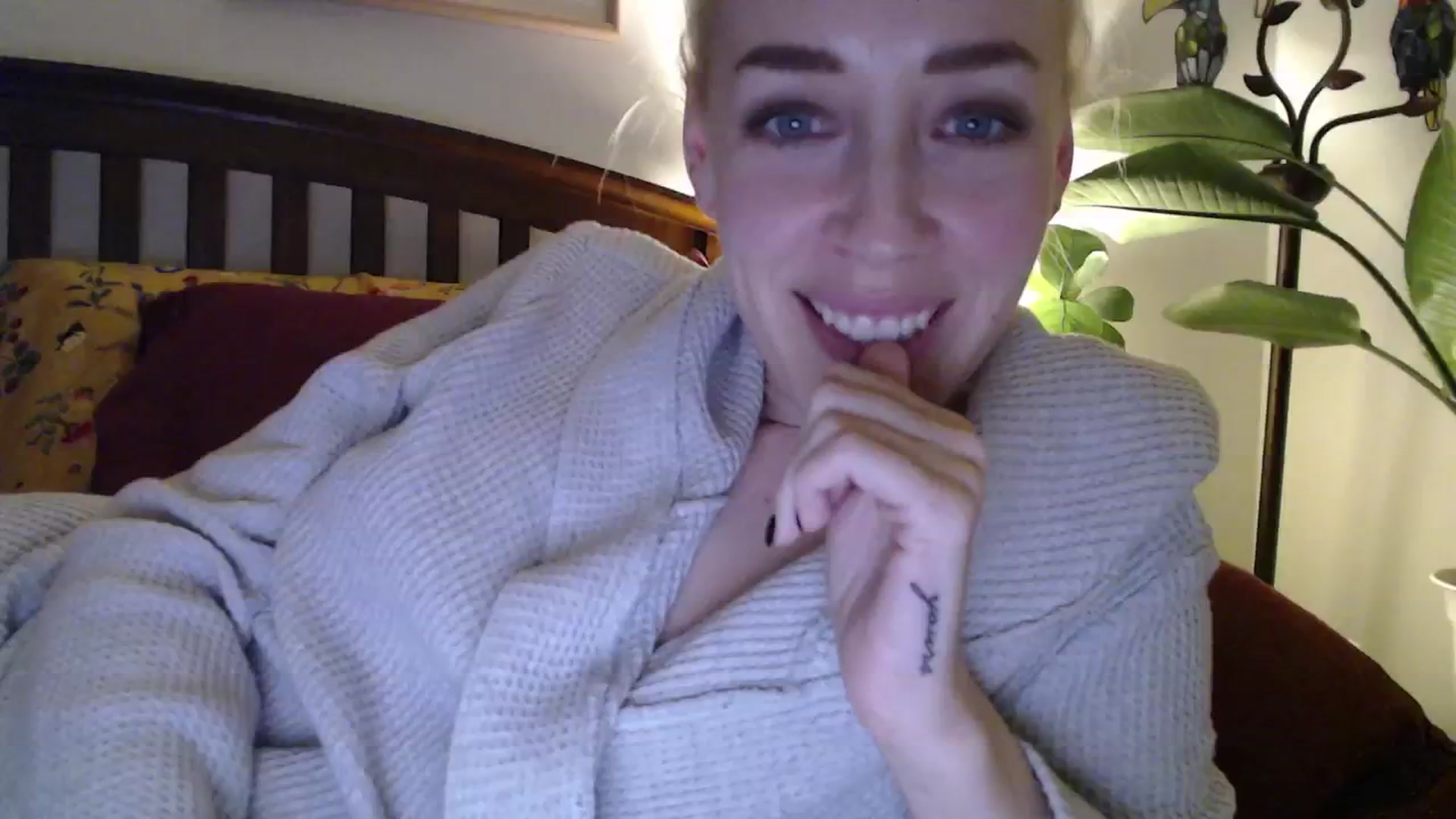 Gallery image thumbnail from NahlaHoney's myfreecams stream on, 10/21/2024, 05:45 image 1 of 20