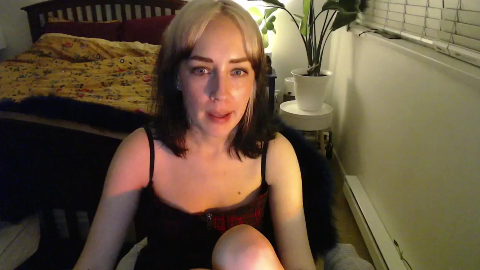 Gallery image thumbnail from NahlaHoney's myfreecams stream on, 11/13/2024, 05:25 image 11 of 20