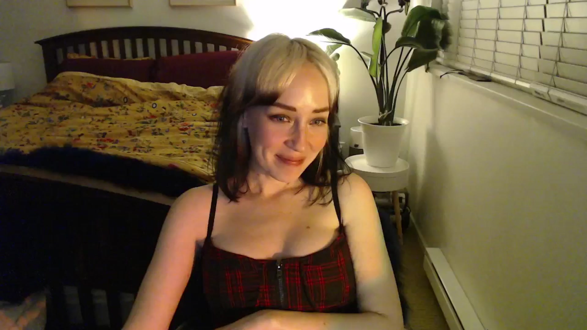 Gallery image thumbnail from NahlaHoney's myfreecams stream on, 11/13/2024, 05:25 image 17 of 20