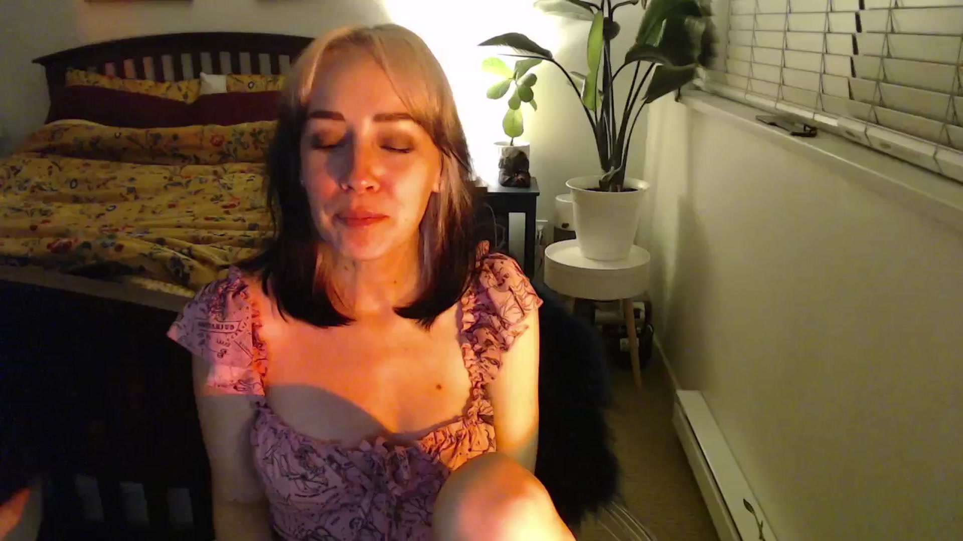 Gallery image thumbnail from NahlaHoney's myfreecams stream on, 11/17/2024, 05:08 image 18 of 20