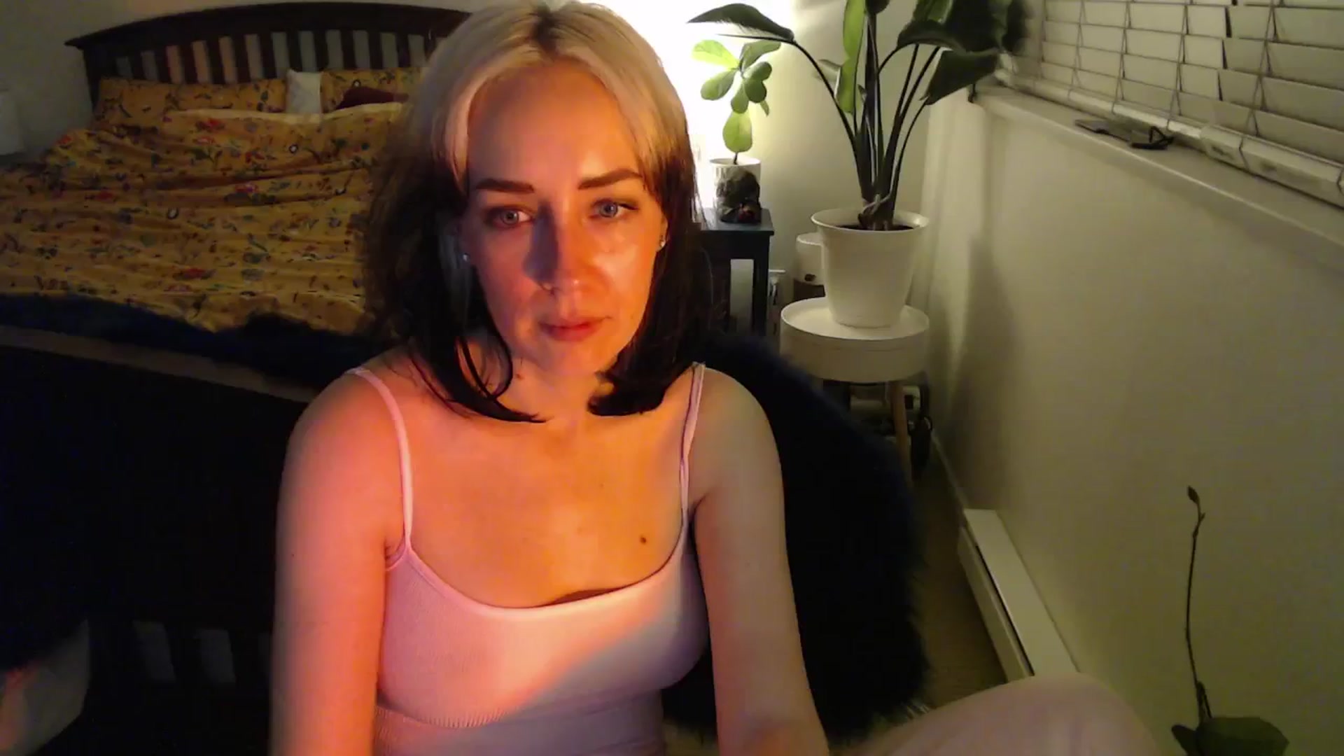 Gallery image thumbnail from NahlaHoney's myfreecams stream on, 11/19/2024, 04:57 image 15 of 20