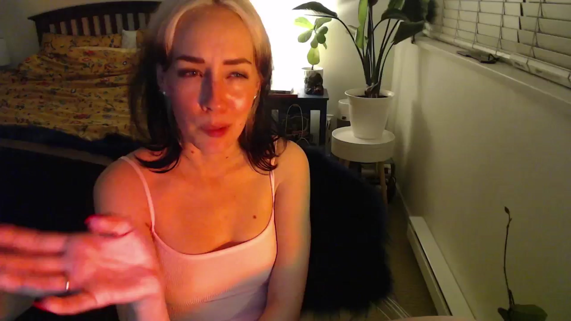 Gallery image thumbnail from NahlaHoney's myfreecams stream on, 11/19/2024, 04:57 image 17 of 20