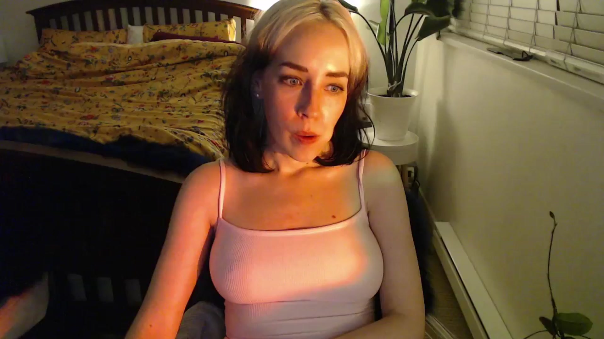 Gallery image thumbnail from NahlaHoney's myfreecams stream on, 11/19/2024, 04:57 image 7 of 20
