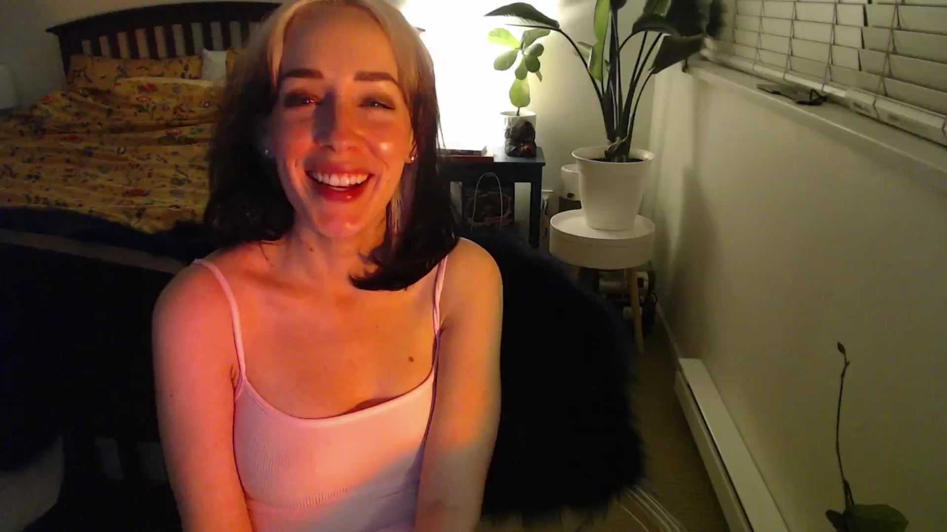 Gallery image thumbnail from NahlaHoney's myfreecams stream on, 11/19/2024, 04:57 image 14 of 20