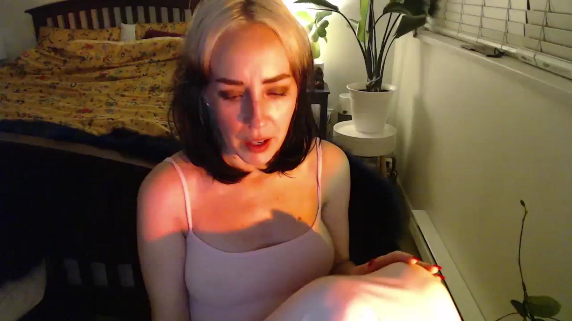 Gallery image thumbnail from NahlaHoney's myfreecams stream on, 11/19/2024, 04:57 image 9 of 20