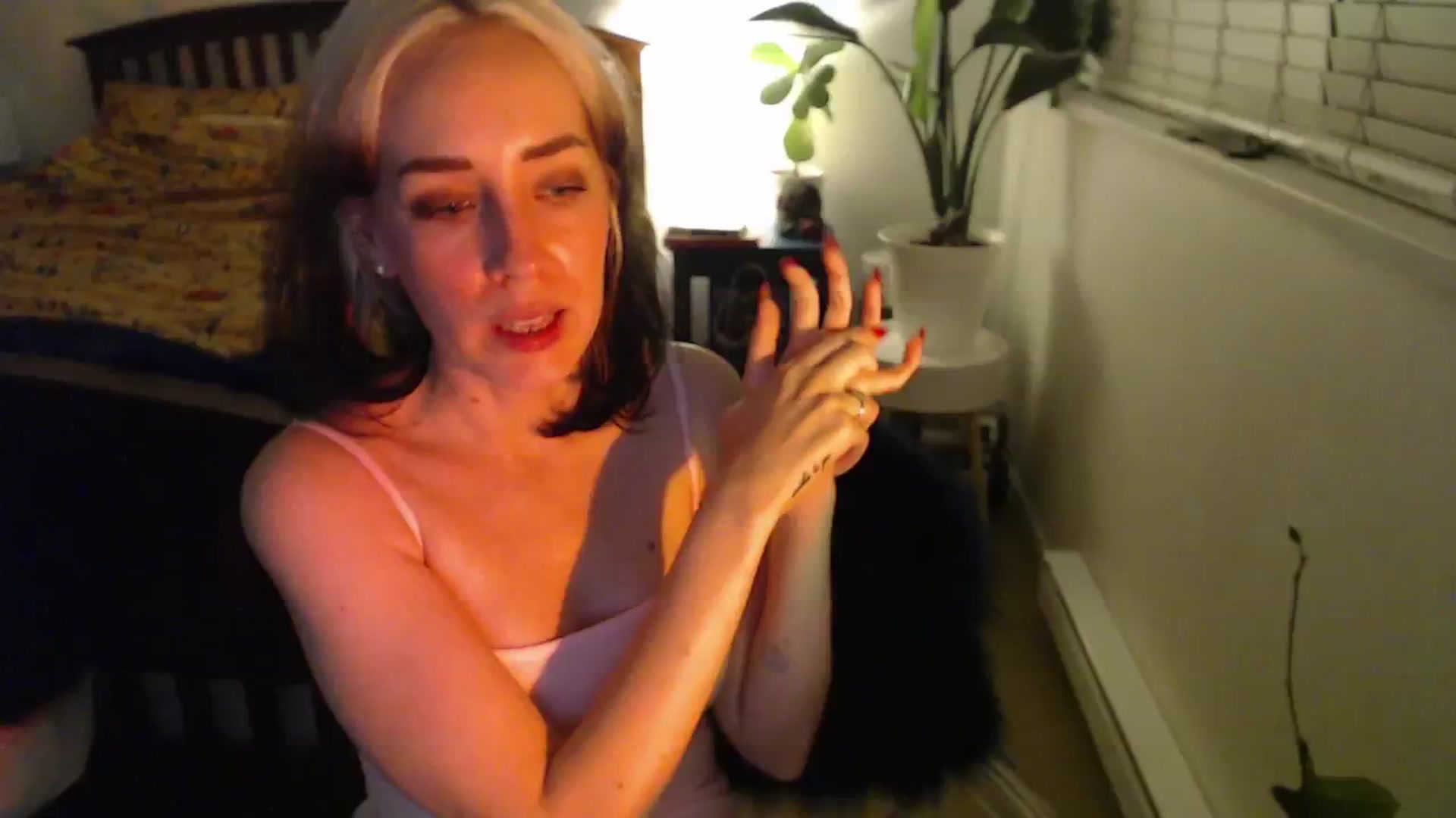 Gallery image thumbnail from NahlaHoney's myfreecams stream on, 11/19/2024, 04:57 image 16 of 20