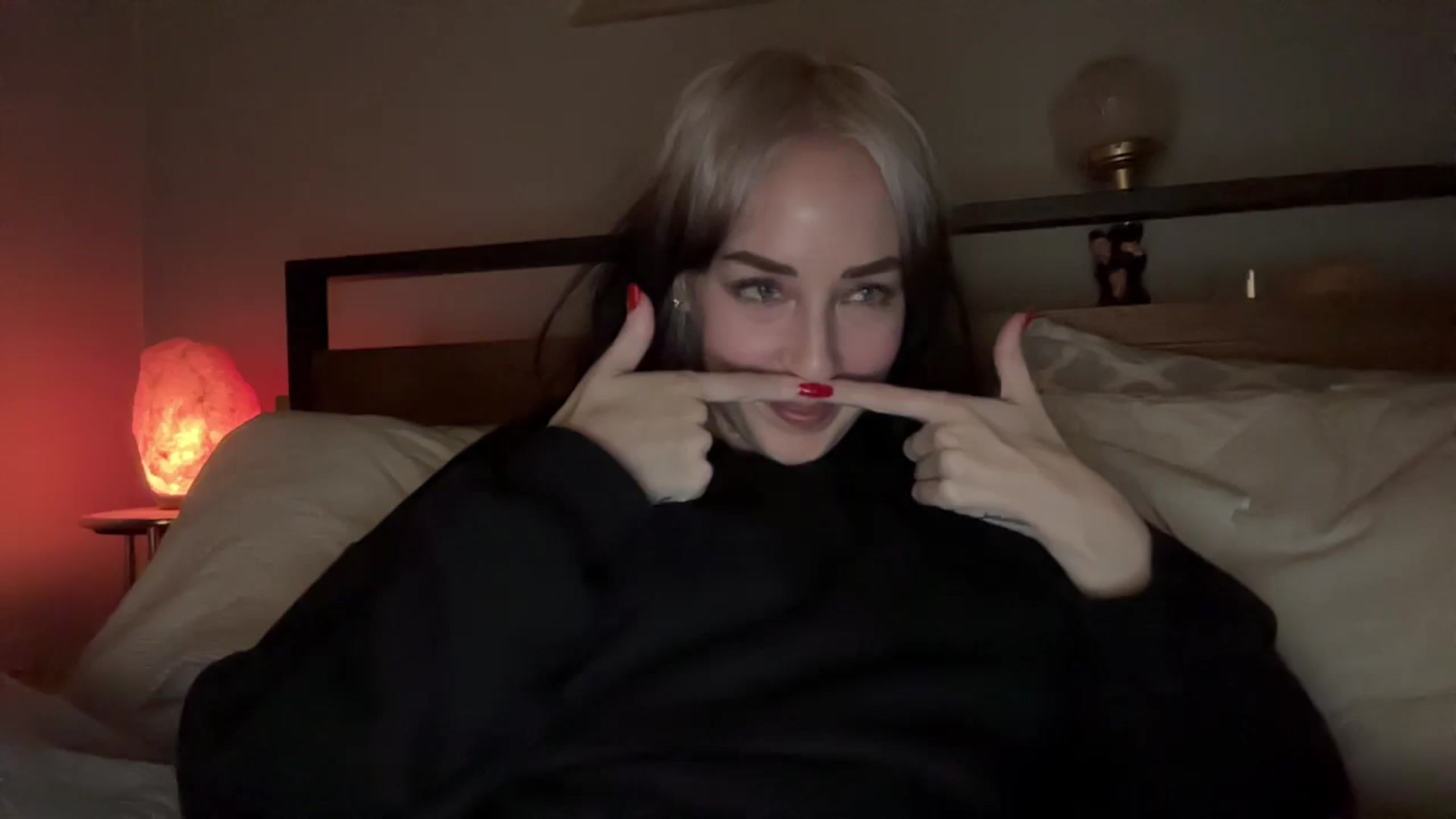 Gallery image thumbnail from NahlaHoney's myfreecams stream on, 12/02/2024, 07:06 image 18 of 20