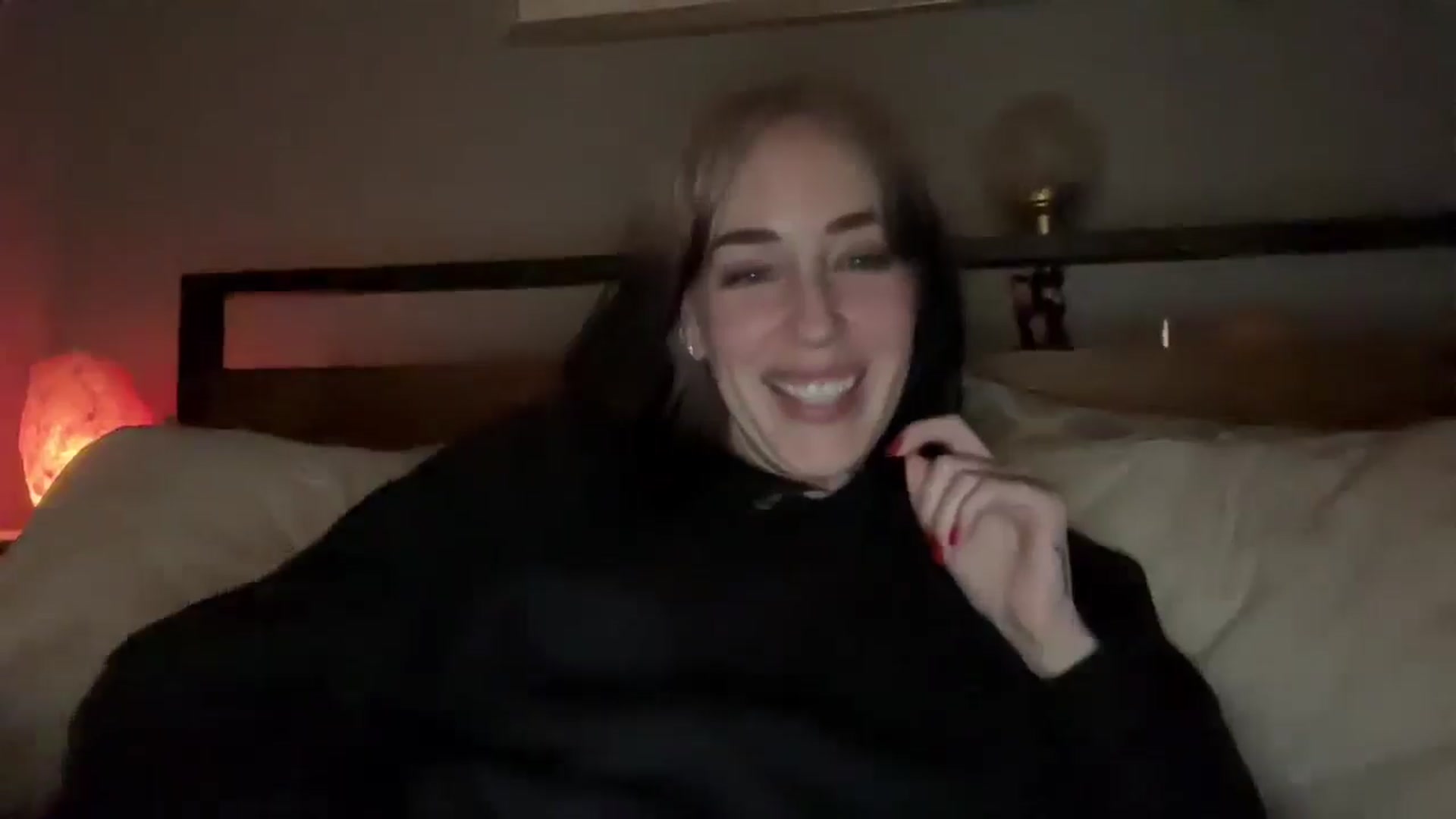 Gallery image thumbnail from NahlaHoney's myfreecams stream on, 12/02/2024, 07:06 image 15 of 20