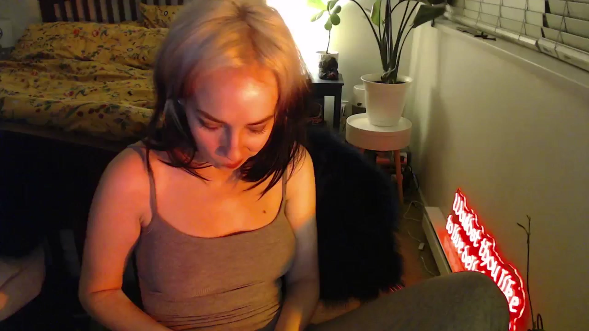 Gallery image thumbnail from NahlaHoney's myfreecams stream on, 12/11/2024, 03:25 image 6 of 20