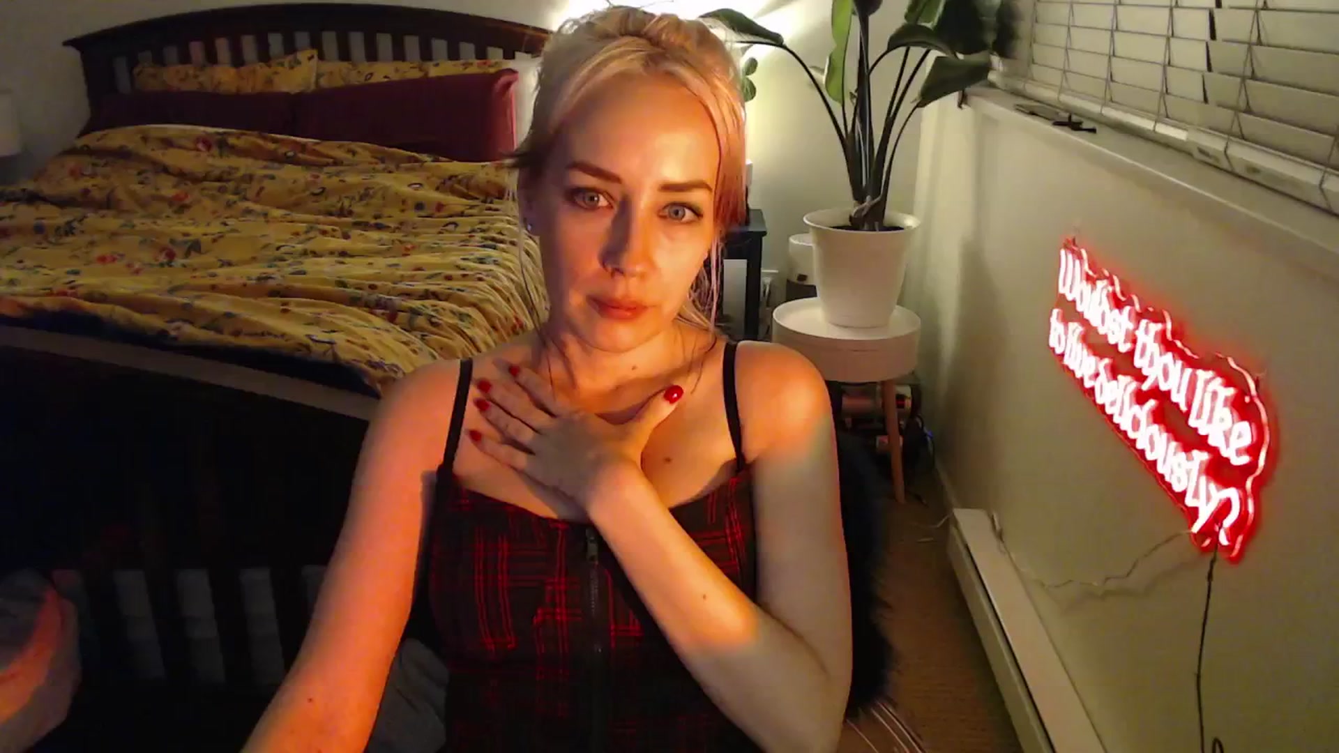 Gallery image thumbnail from NahlaHoney's myfreecams stream on, 12/13/2024, 06:02 image 1 of 20