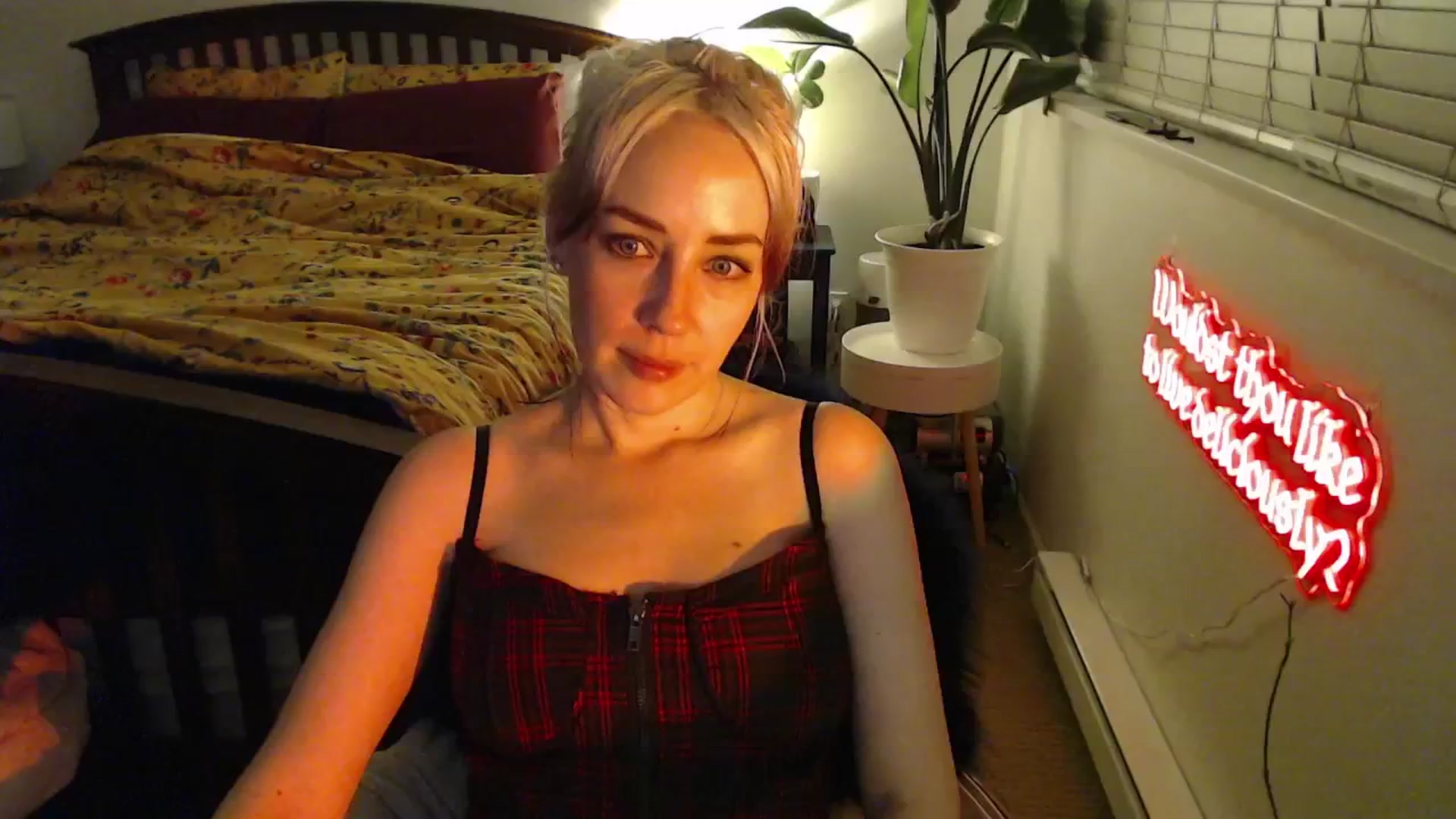Gallery image thumbnail from NahlaHoney's myfreecams stream on, 12/13/2024, 06:02 image 7 of 20