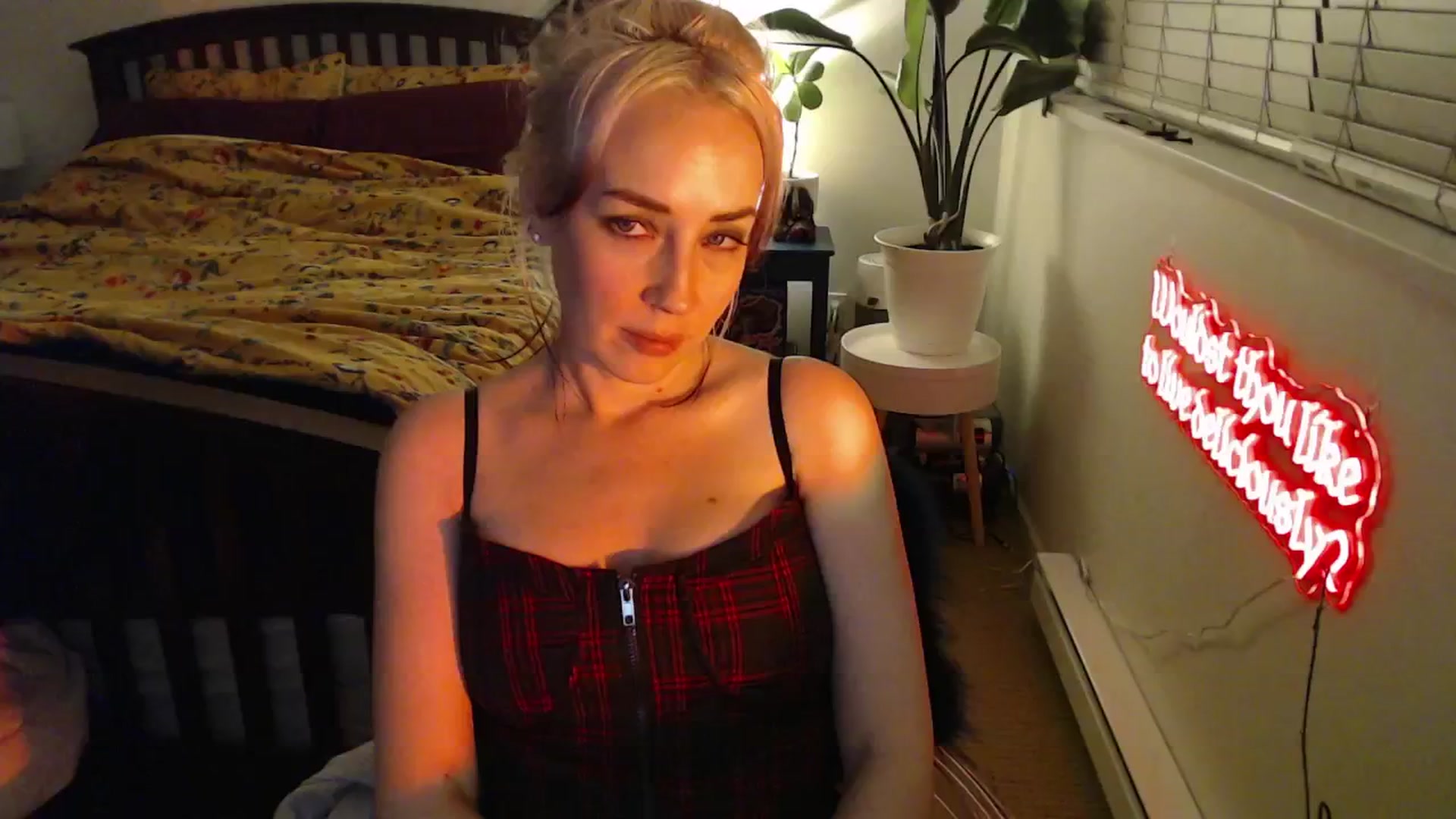 Gallery image thumbnail from NahlaHoney's myfreecams stream on, 12/13/2024, 06:02 image 2 of 20