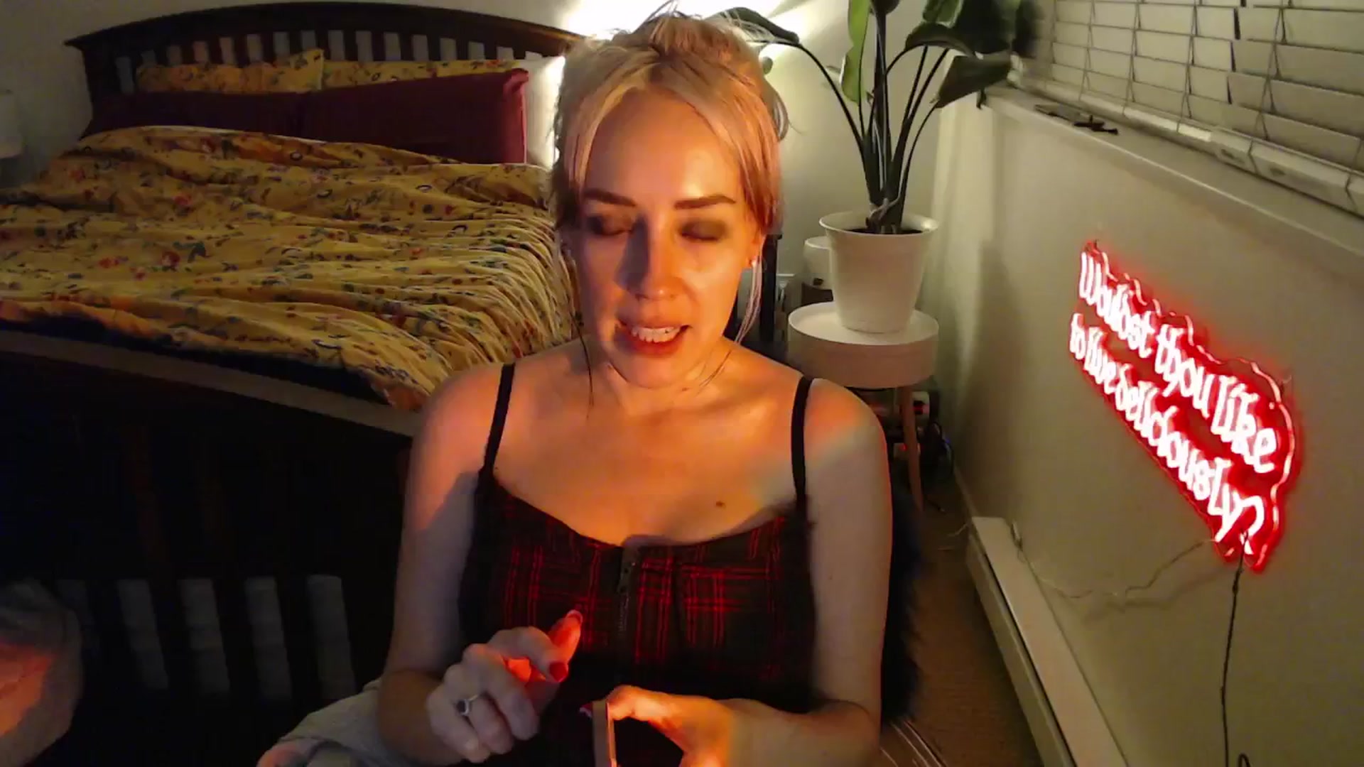 Gallery image thumbnail from NahlaHoney's myfreecams stream on, 12/13/2024, 06:02 image 3 of 20