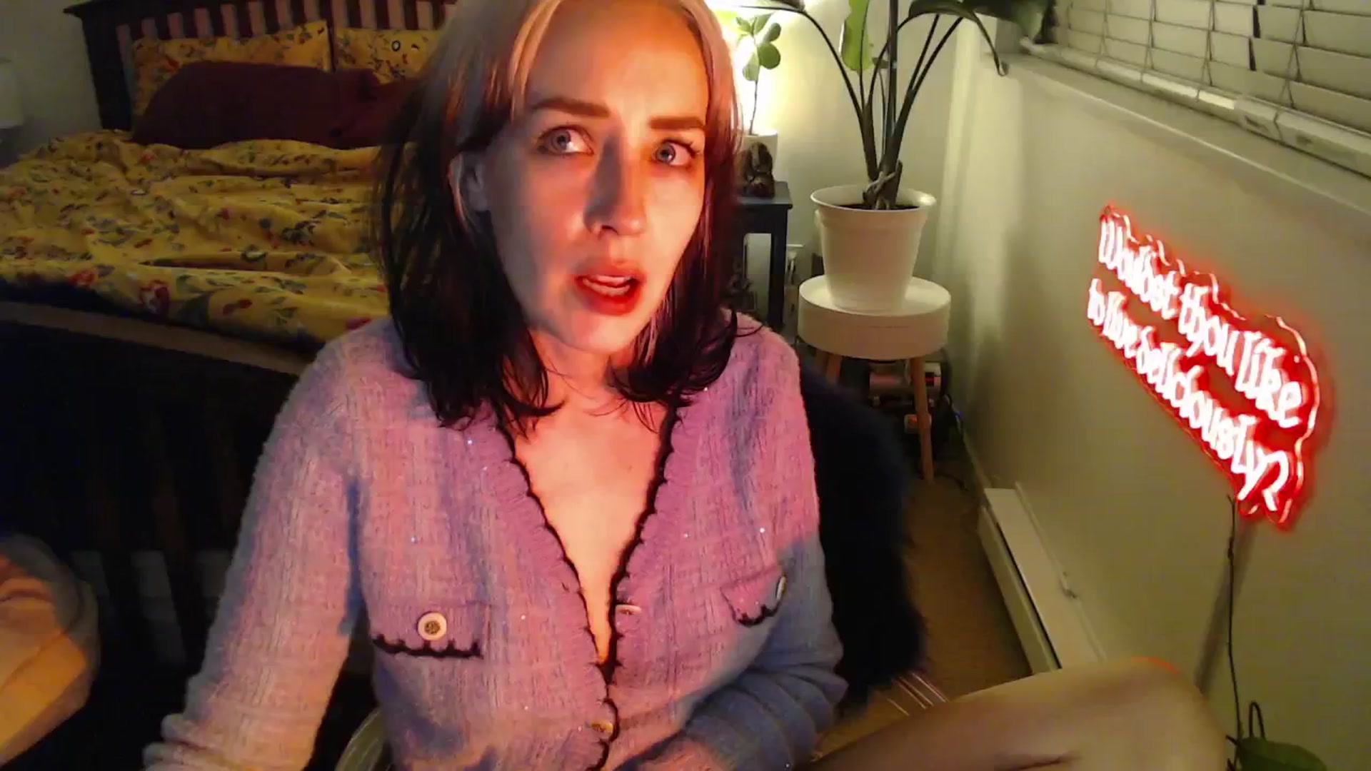 Gallery image thumbnail from NahlaHoney's myfreecams stream on, 12/17/2024, 04:50 image 5 of 20