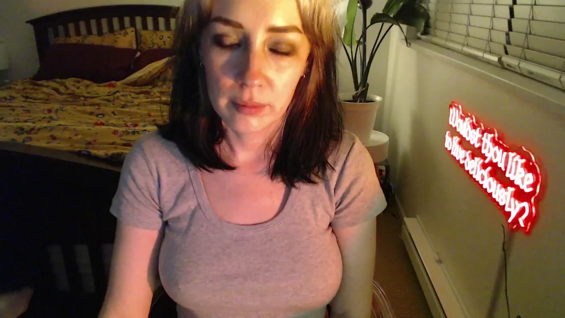 Gallery image thumbnail from NahlaHoney's myfreecams stream on, 12/19/2024, 03:55 image 16 of 20