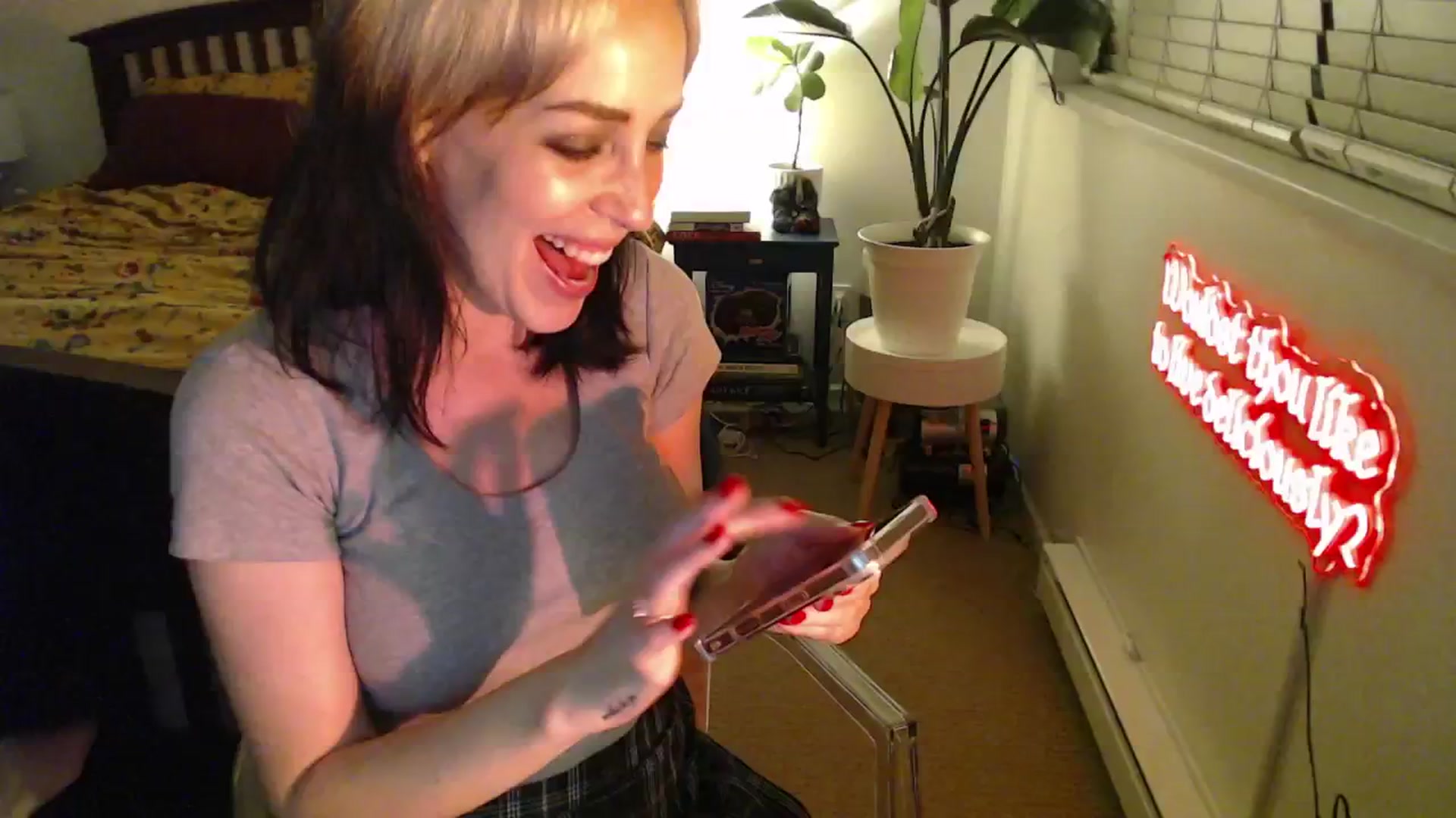 Gallery image thumbnail from NahlaHoney's myfreecams stream on, 12/19/2024, 03:55 image 9 of 20