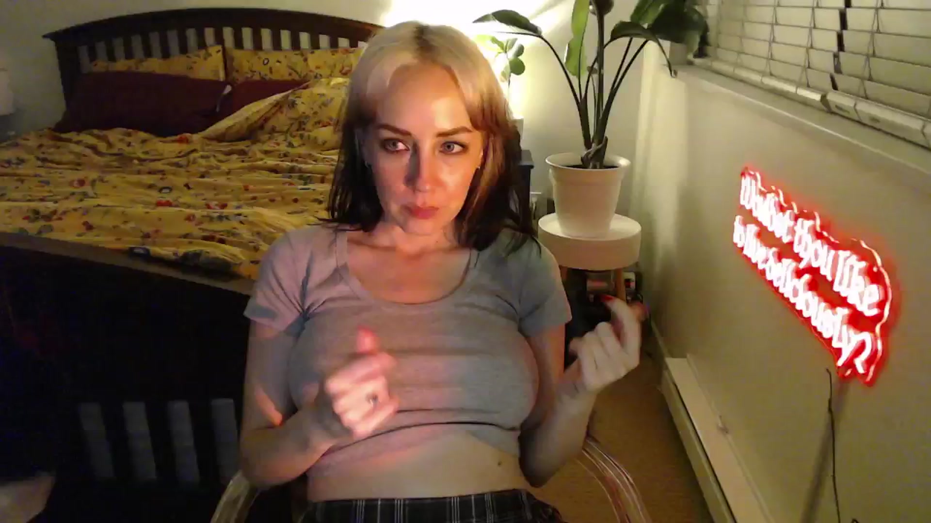 Gallery image thumbnail from NahlaHoney's myfreecams stream on, 12/19/2024, 03:55 image 19 of 20