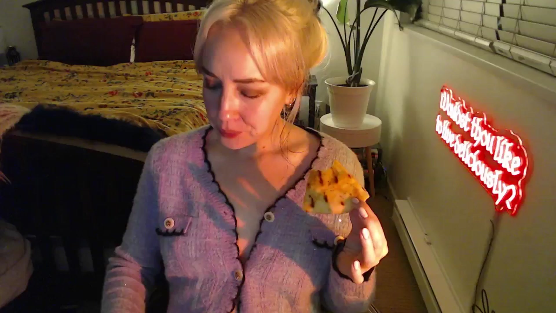 Gallery image thumbnail from NahlaHoney's myfreecams stream on, 01/06/2025, 05:14 image 4 of 20