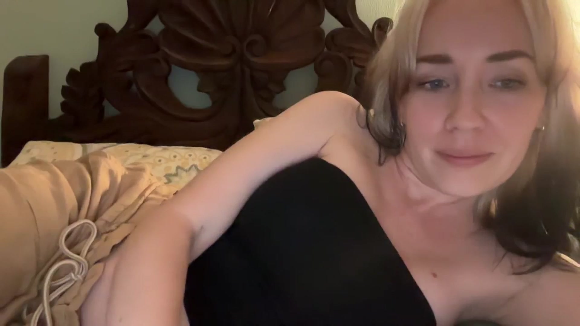 Gallery image thumbnail from NahlaHoney's myfreecams stream on, 01/15/2025, 04:30 image 10 of 20