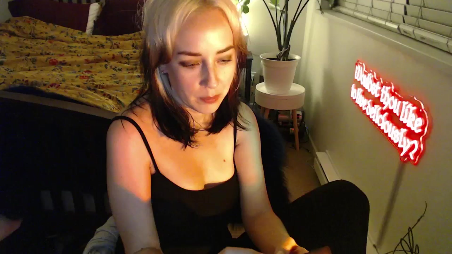 Gallery image thumbnail from NahlaHoney's myfreecams stream on, 01/26/2025, 04:21 image 10 of 20
