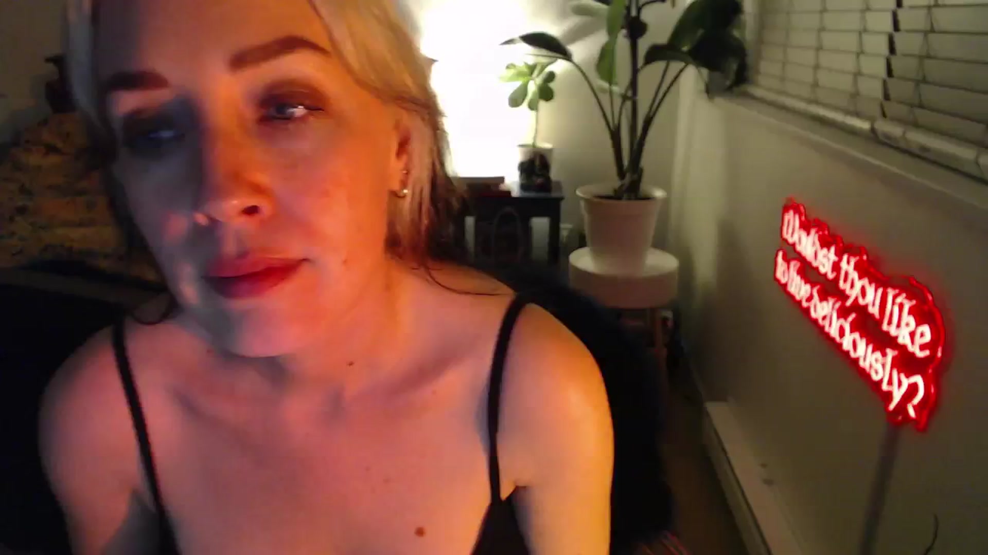 Gallery image thumbnail from NahlaHoney's myfreecams stream on, 01/26/2025, 05:40 image 16 of 20