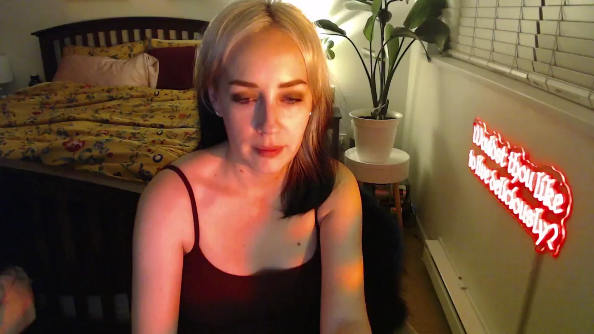 Gallery image thumbnail from NahlaHoney's myfreecams stream on, 02/17/2025, 04:21 image 1 of 20