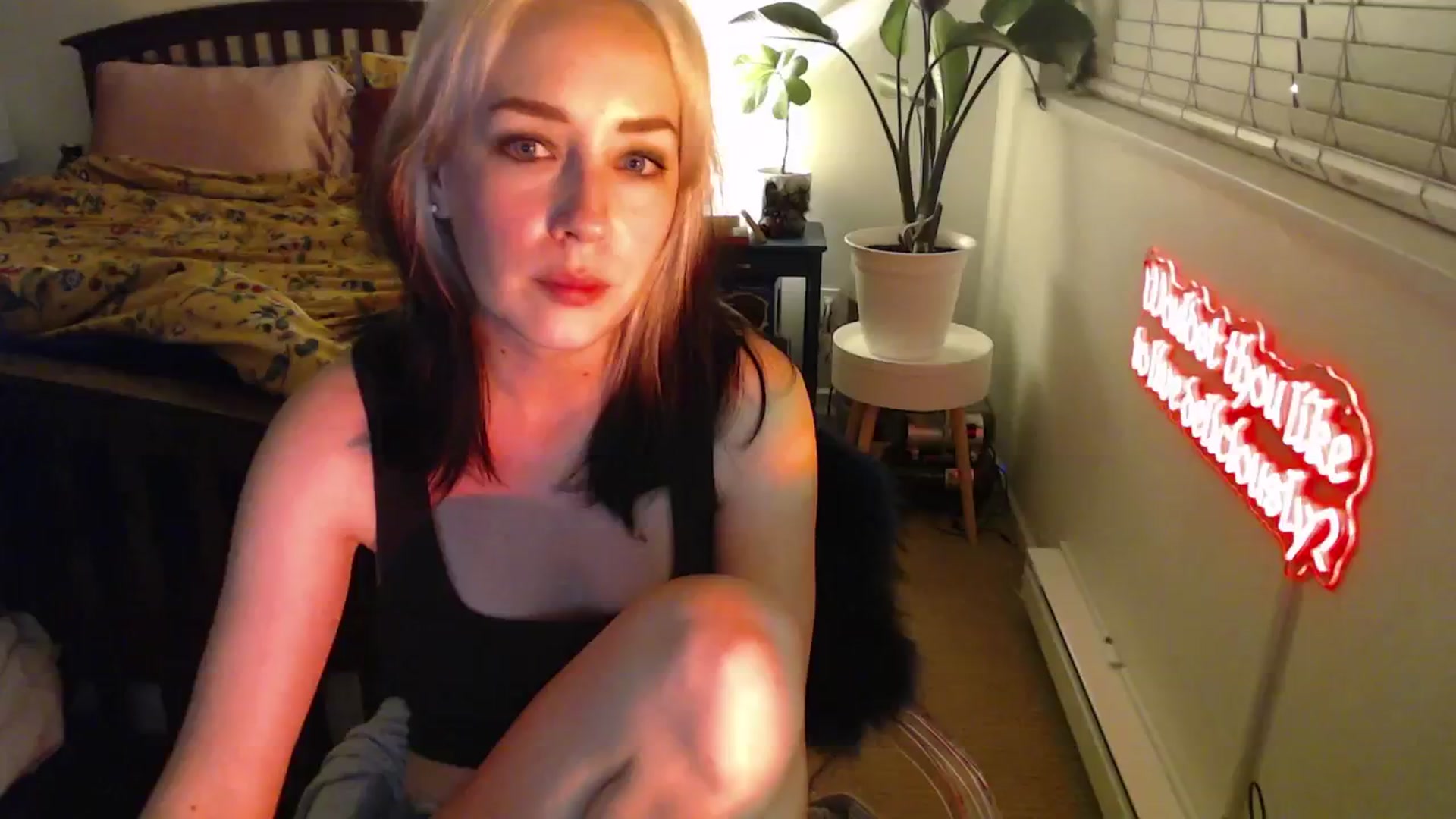 Gallery image thumbnail from NahlaHoney's myfreecams stream on, 02/18/2025, 05:21 image 1 of 20