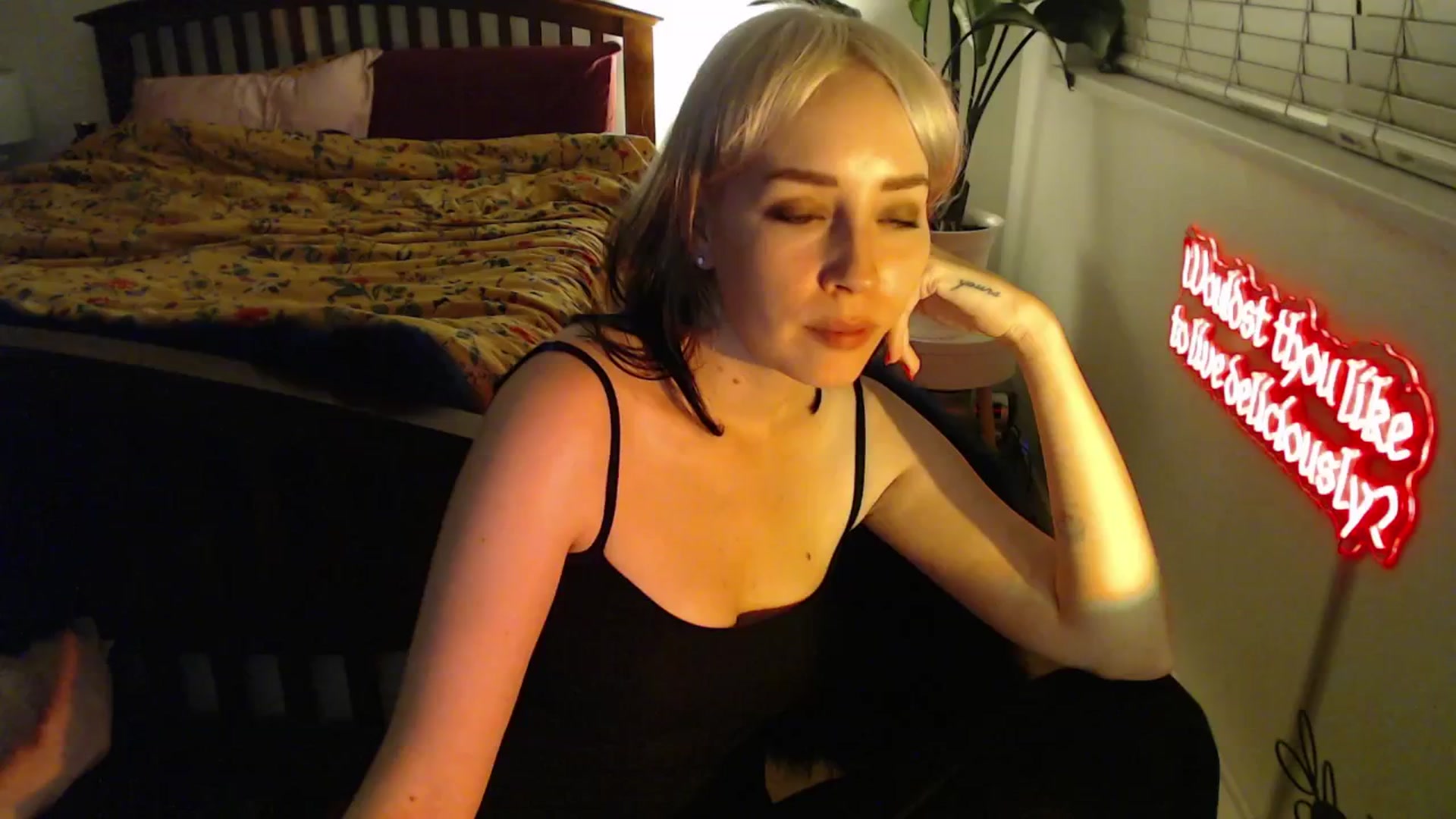 Gallery image thumbnail from NahlaHoney's myfreecams stream on, 03/05/2025, 04:52 image 7 of 20