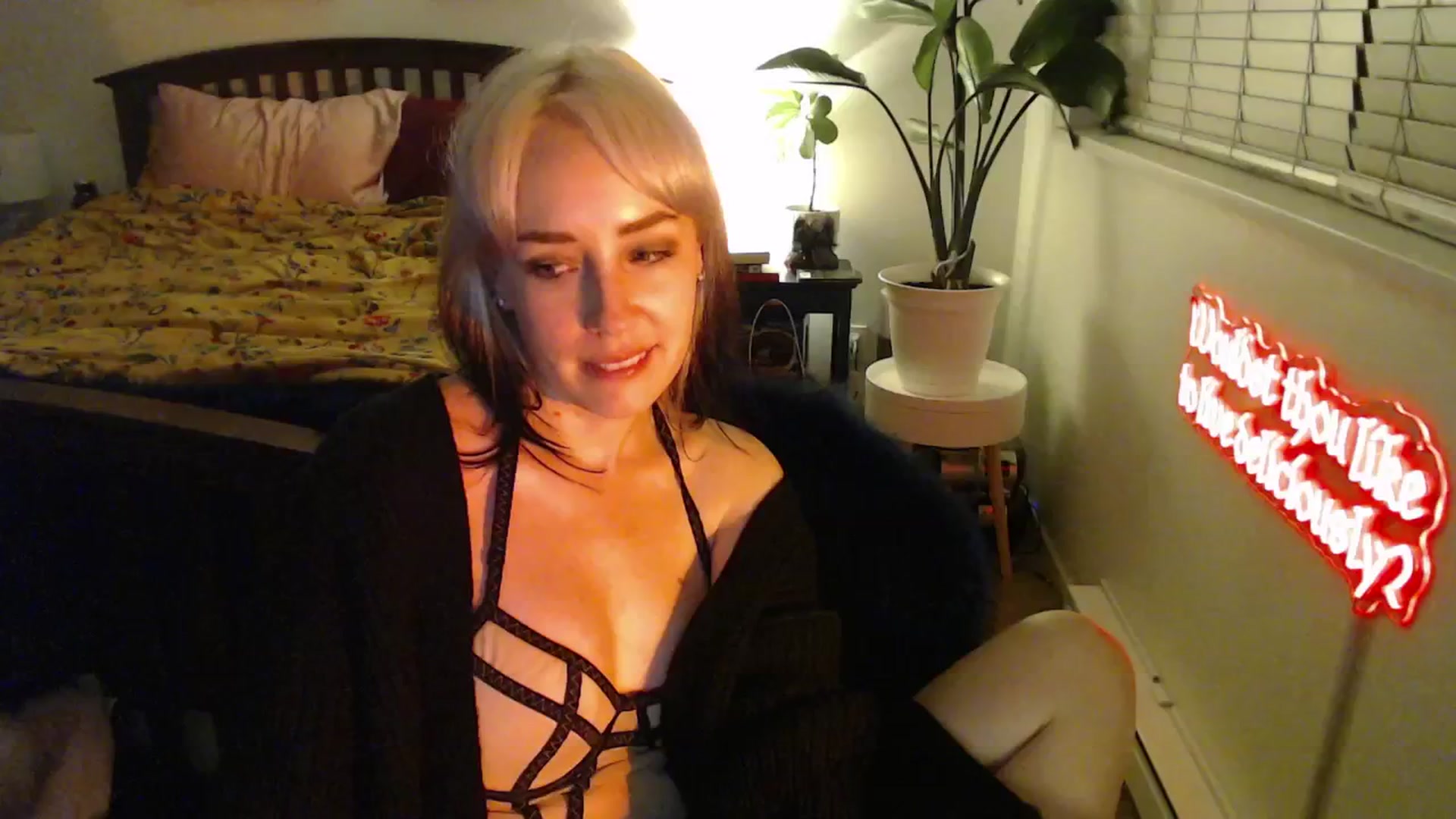 Gallery image thumbnail from NahlaHoney's myfreecams stream on, 03/07/2025, 06:13 image 9 of 20
