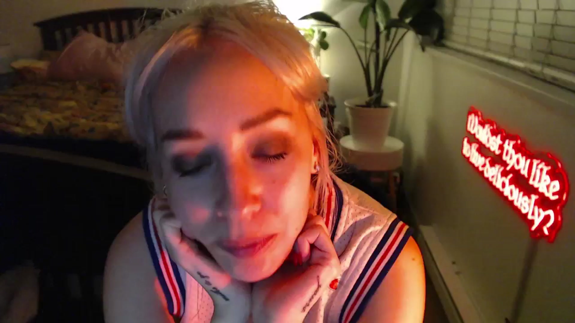 Gallery image thumbnail from NahlaHoney's myfreecams stream on, 03/08/2025, 04:04 image 10 of 20