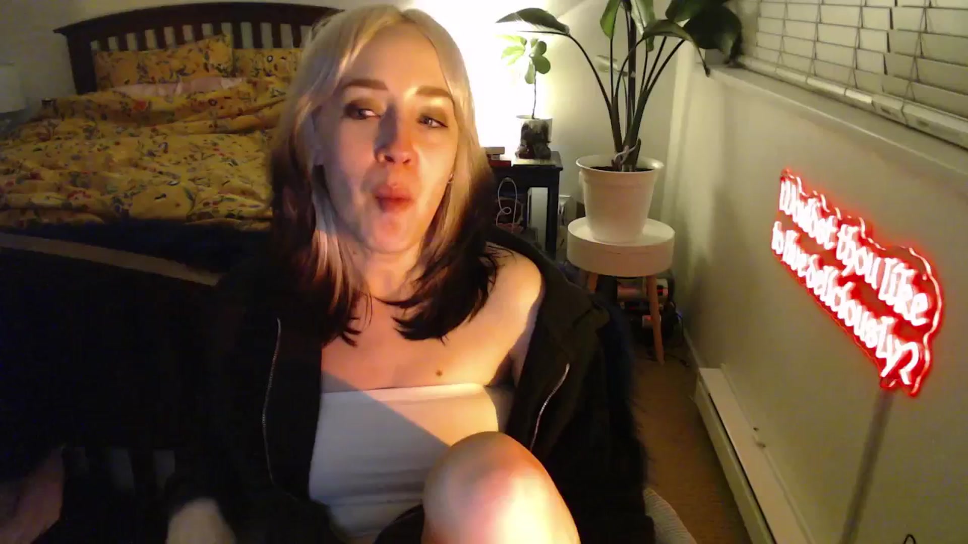Gallery image thumbnail from NahlaHoney's myfreecams stream on, 03/13/2025, 04:32 image 1 of 20