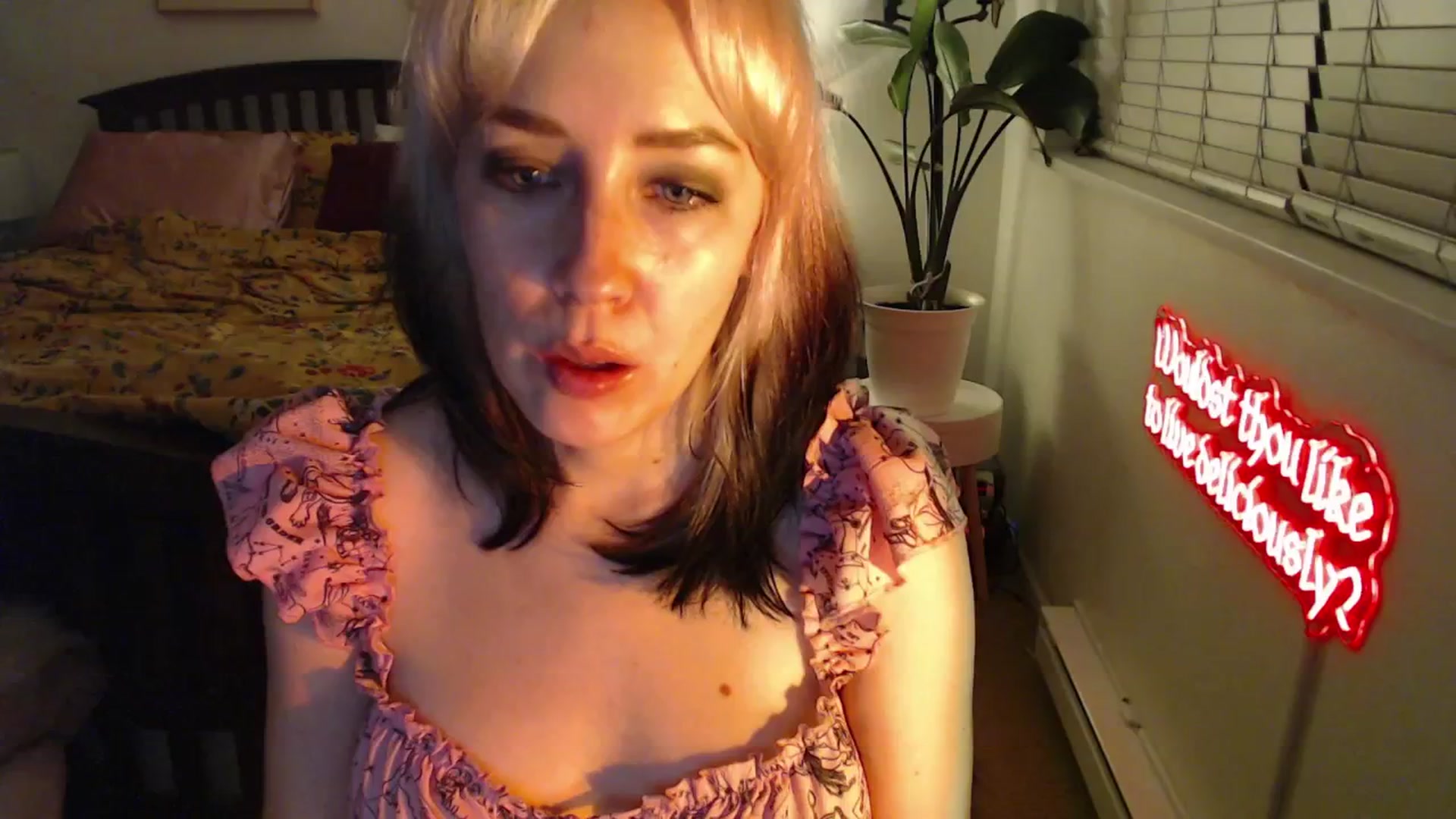 Gallery image thumbnail from NahlaHoney's myfreecams stream on, 03/17/2025, 04:44 image 6 of 20