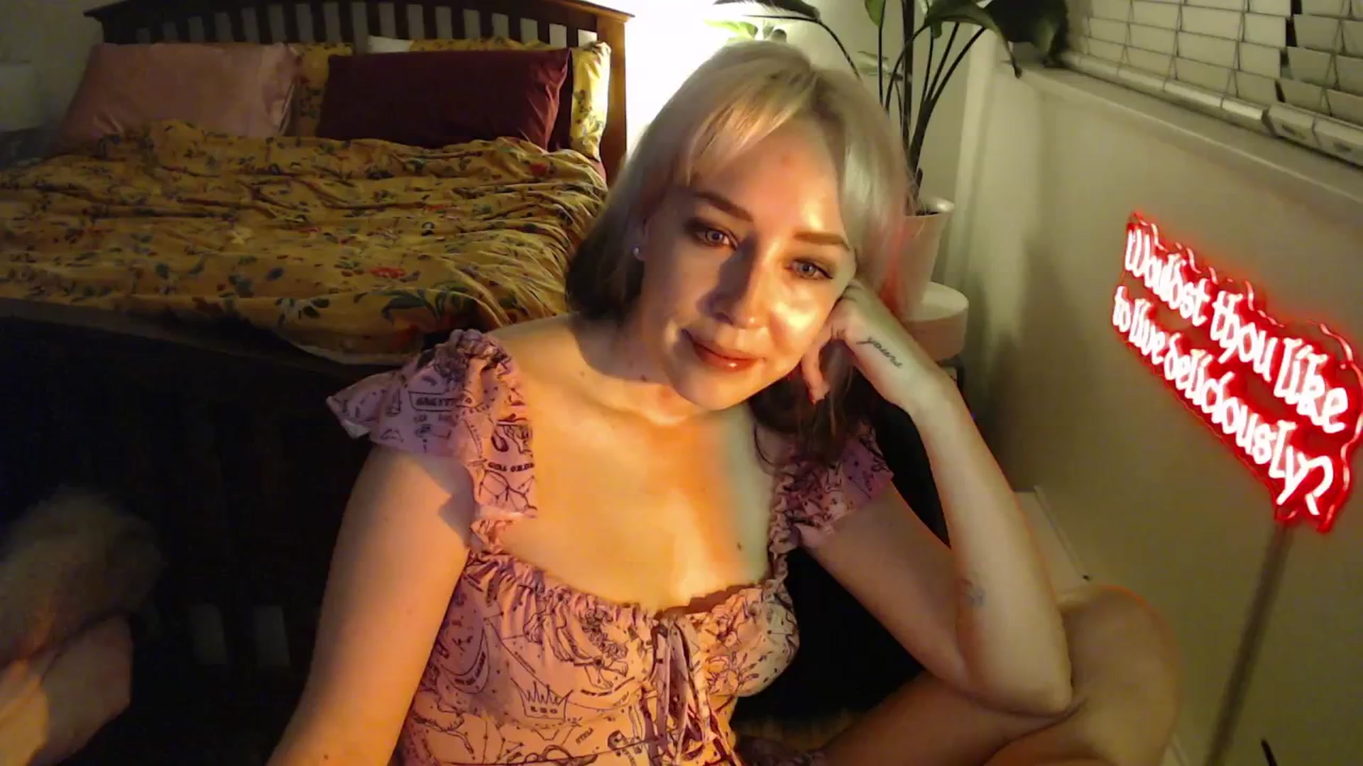 Gallery image thumbnail from NahlaHoney's myfreecams stream on, 03/17/2025, 04:44 image 10 of 20
