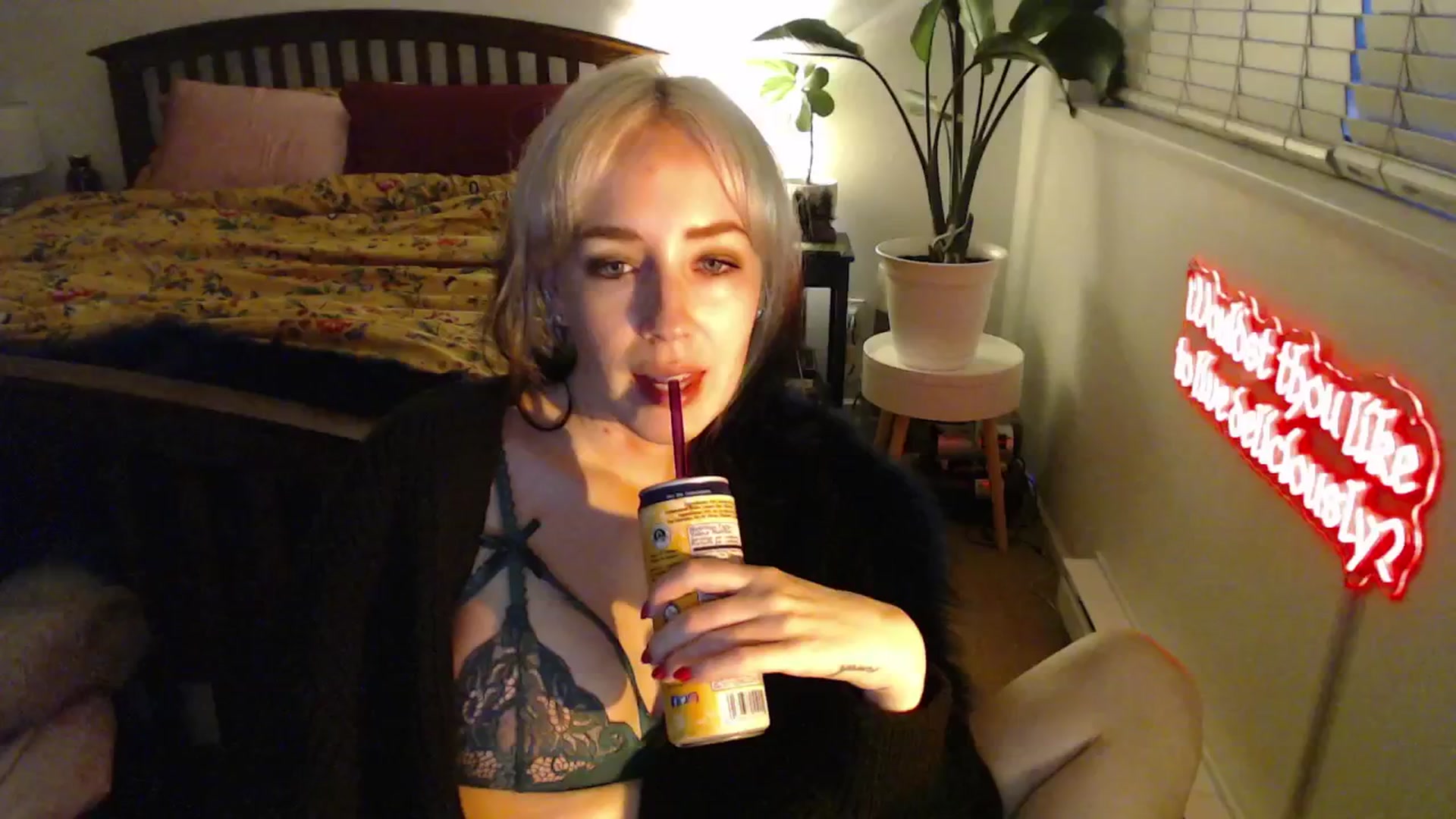 Gallery image thumbnail from NahlaHoney's myfreecams stream on, 03/18/2025, 02:49 image 19 of 20