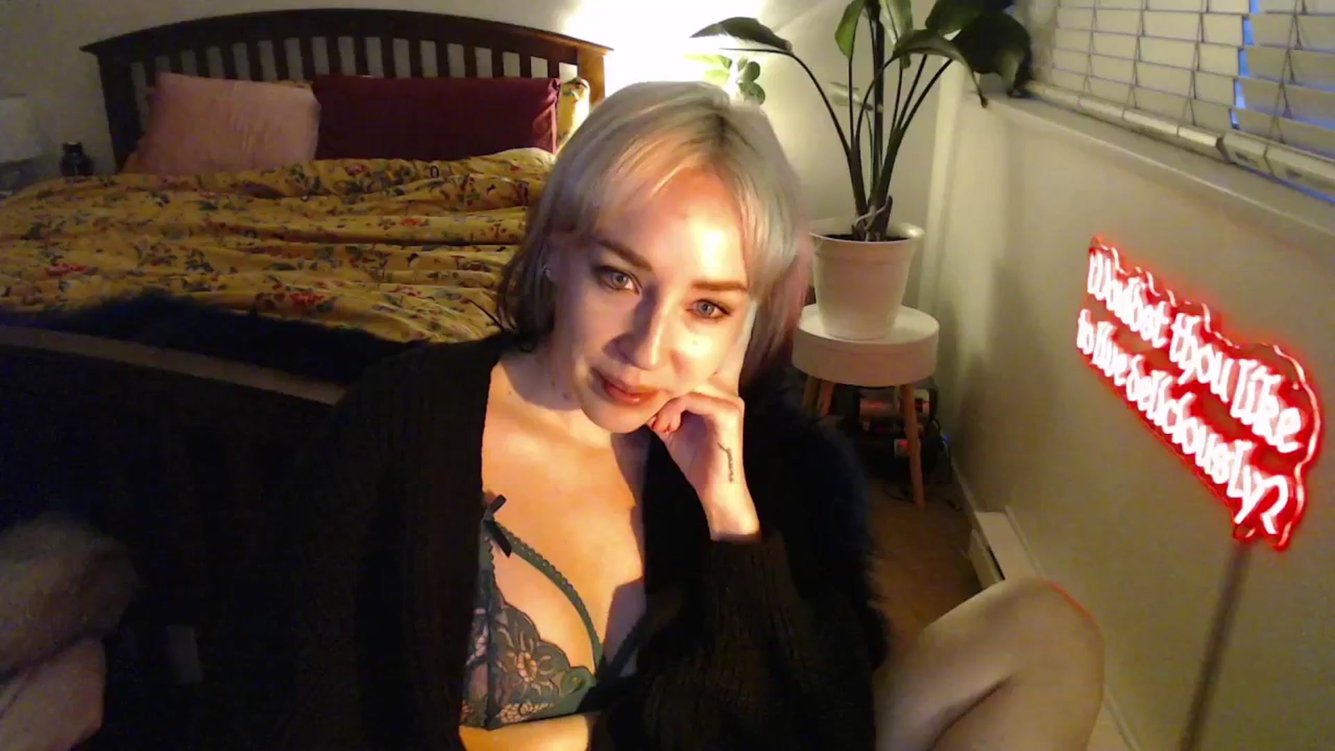 Gallery image thumbnail from NahlaHoney's myfreecams stream on, 03/18/2025, 02:49 image 18 of 20