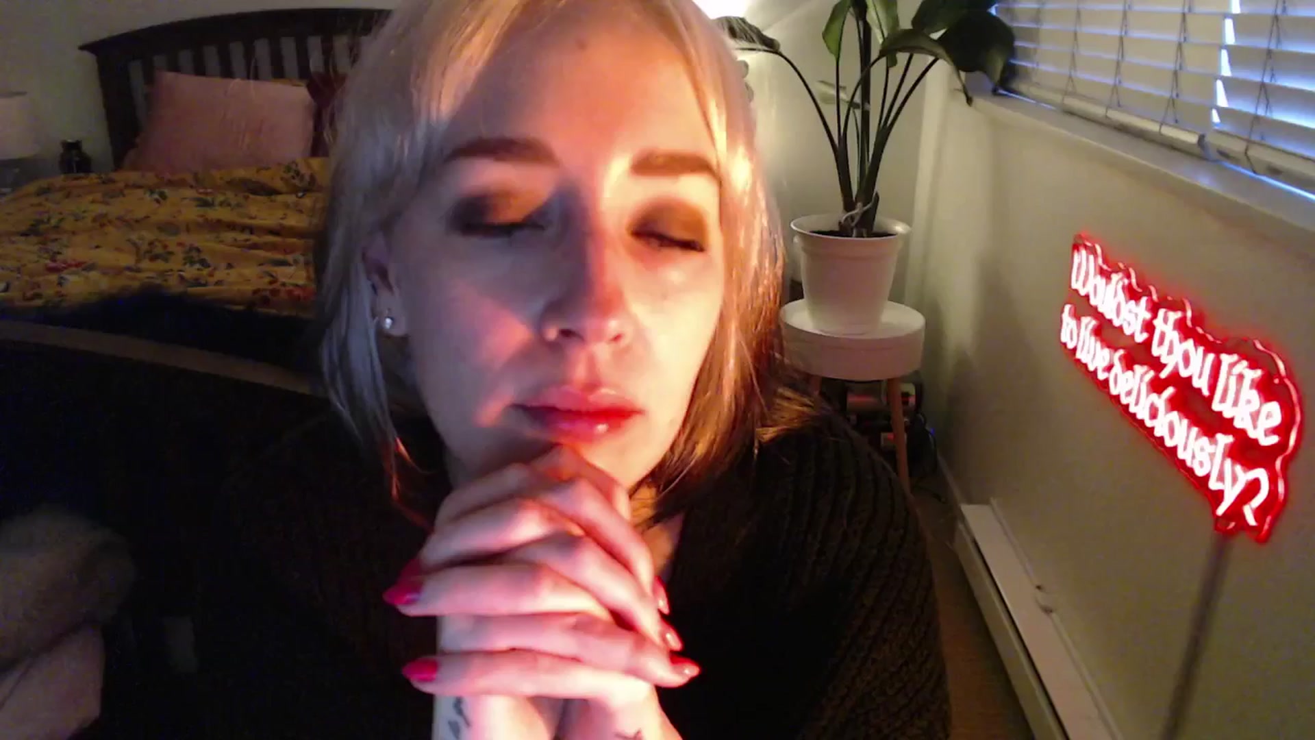 Gallery image thumbnail from NahlaHoney's myfreecams stream on, 03/18/2025, 02:49 image 13 of 20