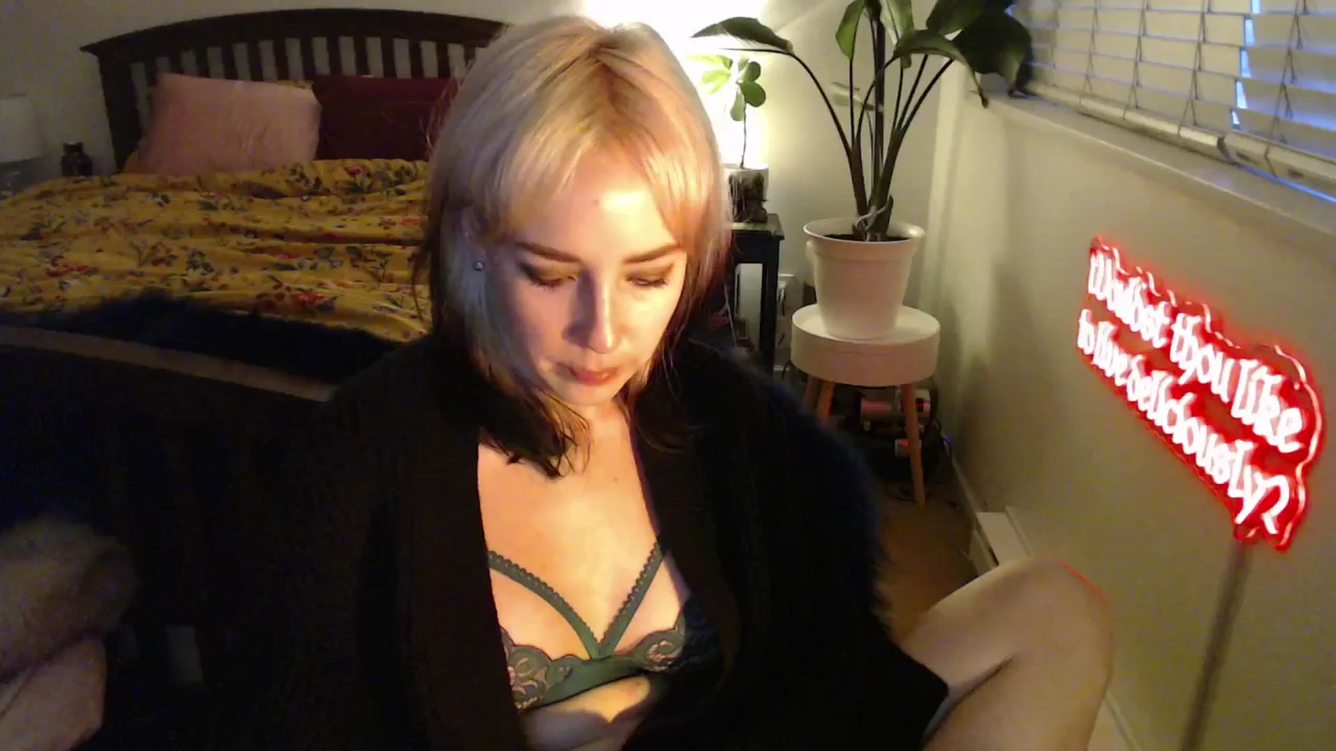 Gallery image thumbnail from NahlaHoney's myfreecams stream on, 03/18/2025, 02:49 image 16 of 20